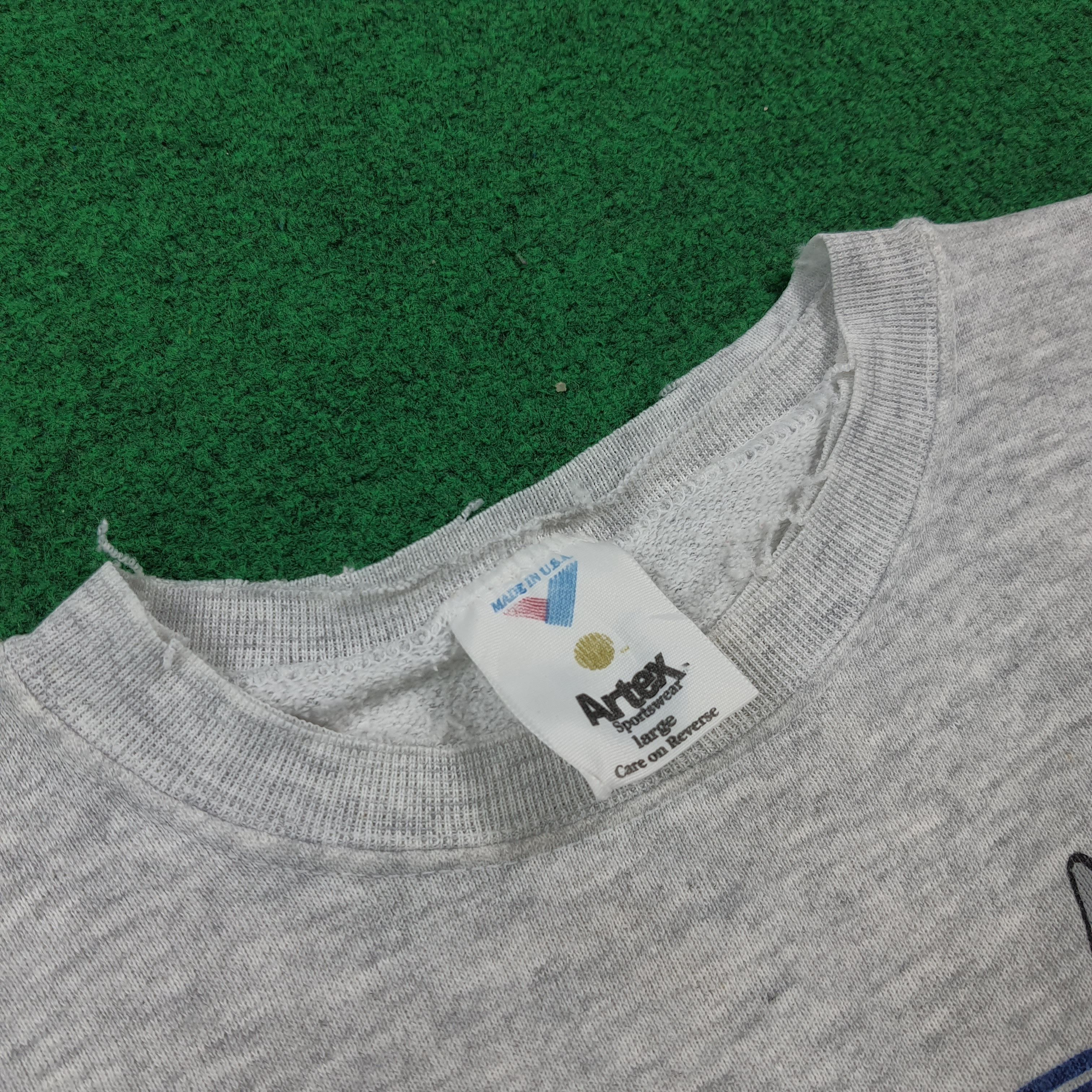 Vintage Vintage New York Yankees Bugs Bunny Sweatshirt C302N11 Size US M / EU 48-50 / 2 - 5 Thumbnail