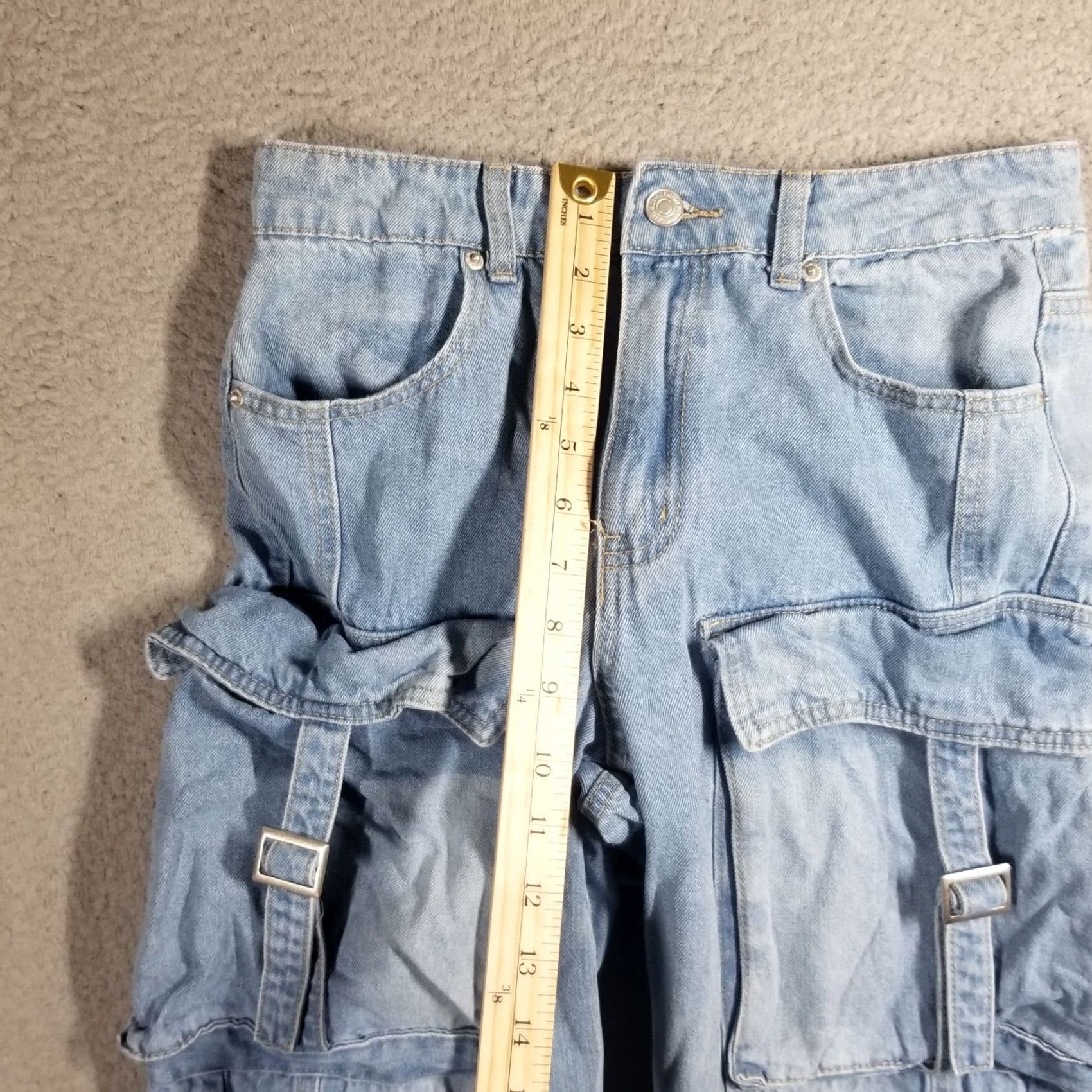Forever 21 Forever 21 x Bratz Jeans Women's 27 Denim Cargo Pocket Relaxed Straight 90s Cartoon Blue Denim Baggy Shirt? Size 27" / US 4 / IT 40 - 6 Thumbnail