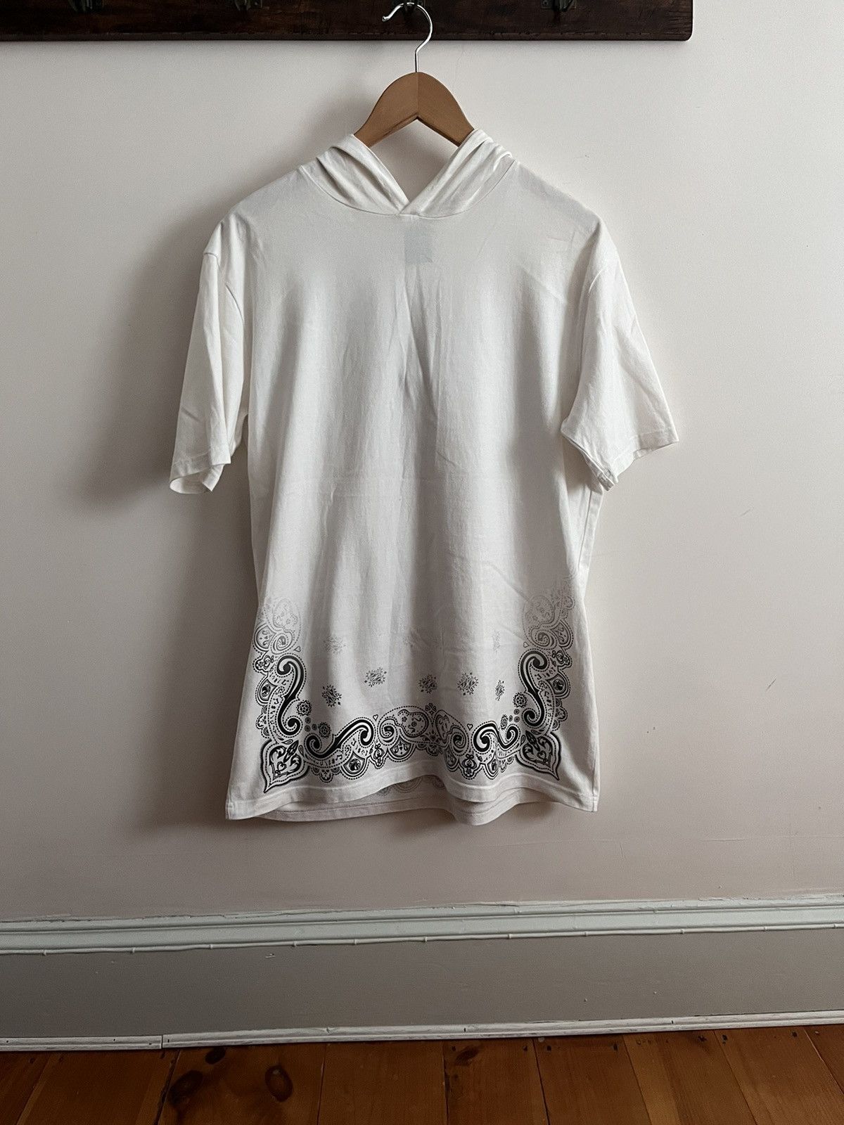 image of Number N Ine x Takahiromiyashita The Soloist Number (N)Ine Paisley Print Short Sleeve Hoodie in Whi