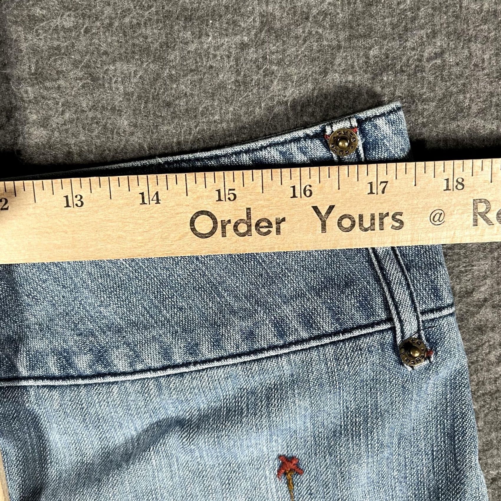 Denime VINTAGE? No. Tyte Denim Mini Skirt 9 Juniors Blue Short Raw Hem Pockets Y2K Embroidered Back Size 30" / US 8 / IT 44 - 6 Thumbnail