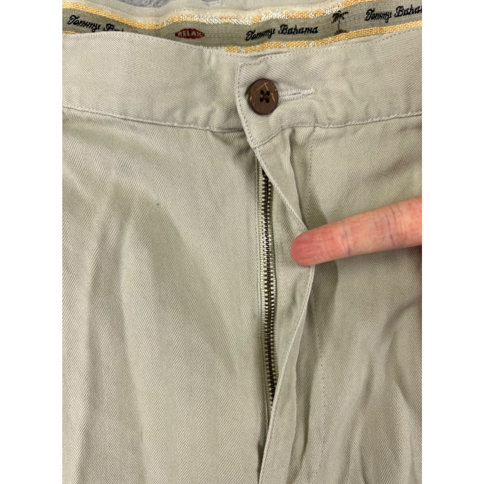 Tommy Bahama Tommy Bahama Shorts Men Bermuda Beige Pleated Silk Herringbone 34 Casual Pockets Size US 34 / EU 50 - 6 Thumbnail