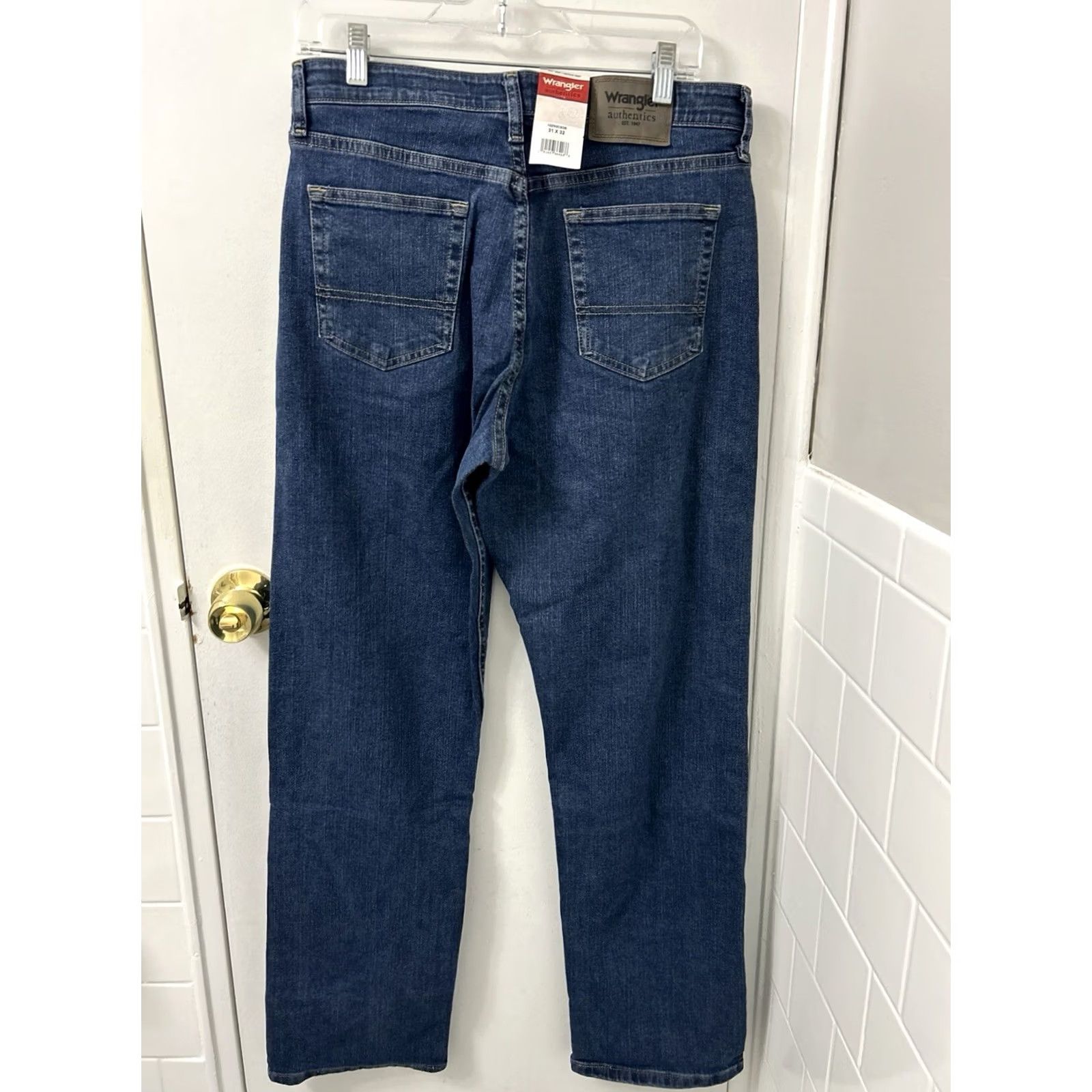 Wrangler Wrangler Authentics Jeans Mens 31x32 Blue Straight Denim NWT Regular Waist 31 Inseam 32 Stretch Comfort Logo Button Zipper Size US 31 - 6 Thumbnail