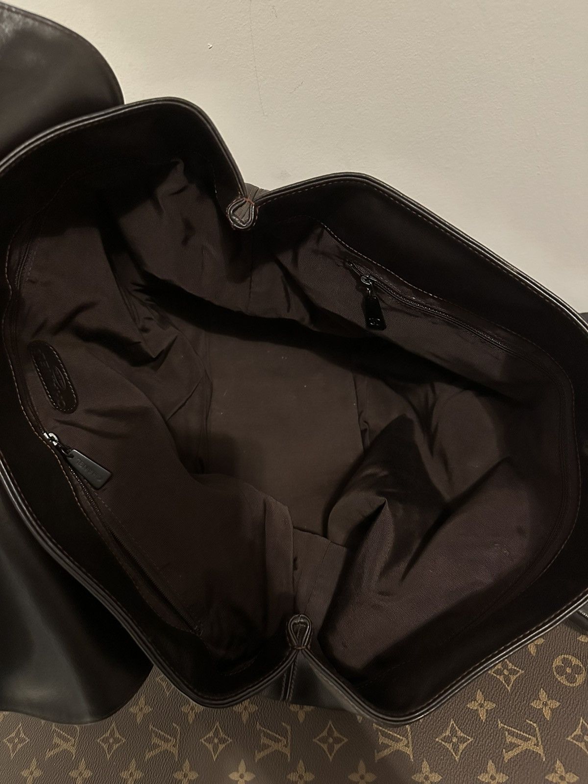 Chanel × Vintage Vintage Chanel Travel Bag in Dark Bordeaux Leather 1999 RARE Size ONE SIZE - 12 Thumbnail