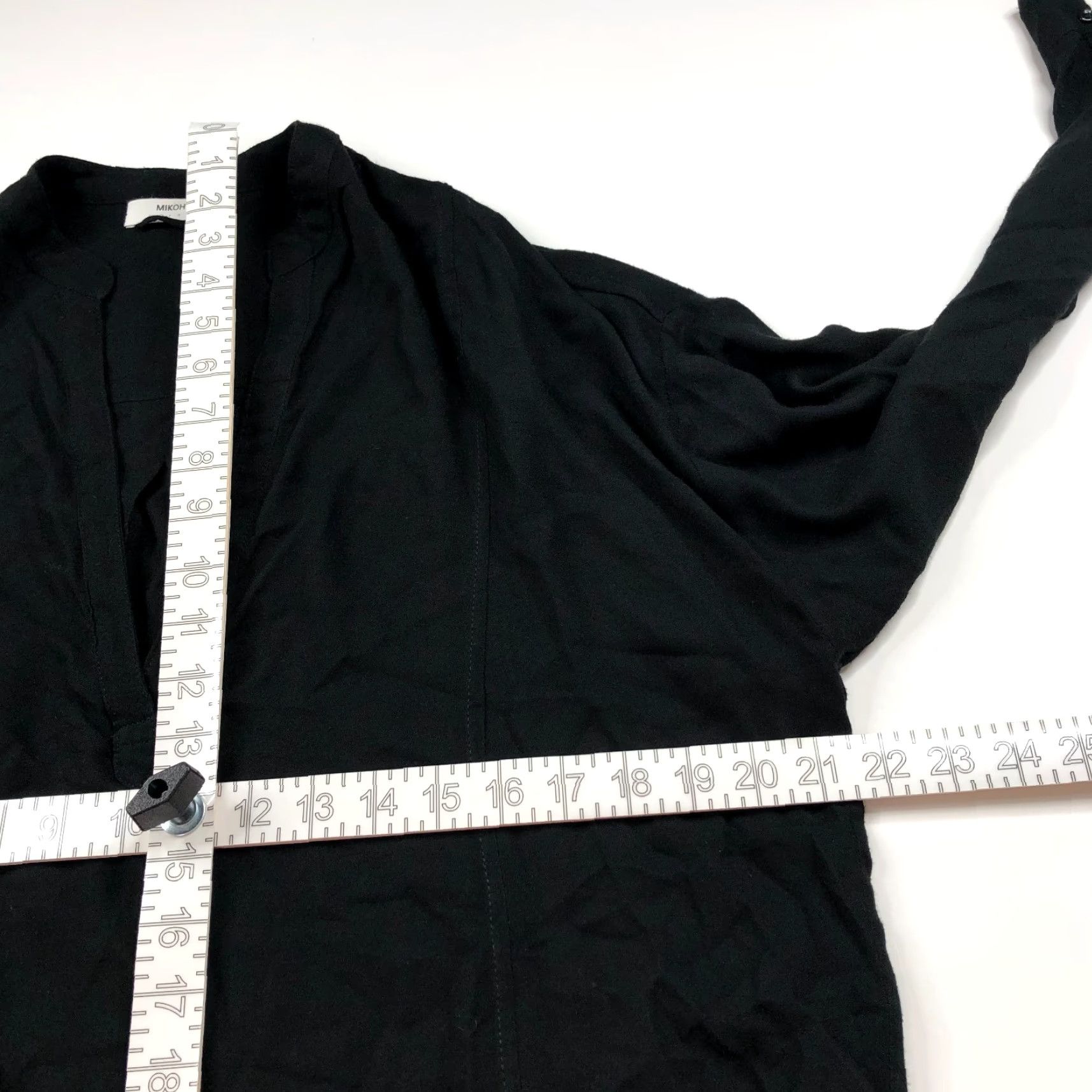 Vintage MIKOH Blouse Shirt Womens Small Oversized Pullover 100% Rayon Black V-Neck Pullover Top Tangible Plaid Pattern Best Fit Size S / US 4 / IT 40 - 7 Thumbnail