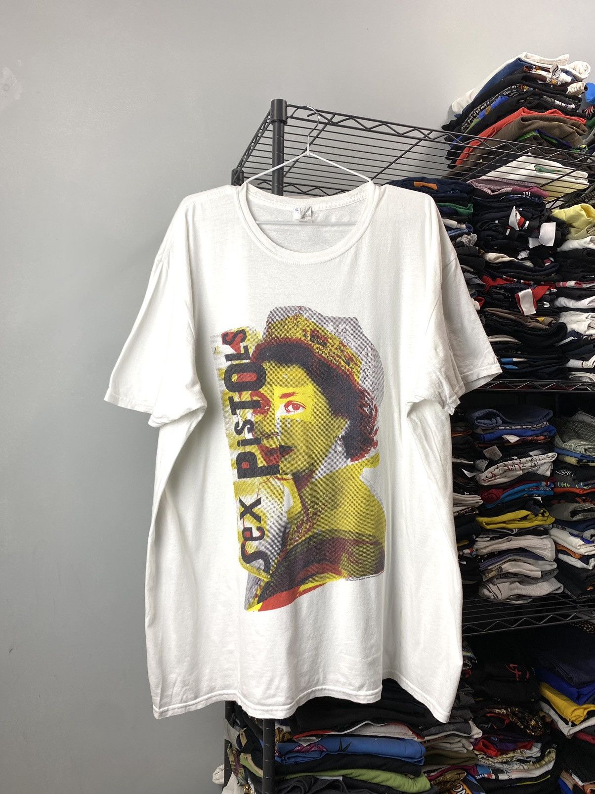 Band Tees Vintage 2013 Sex Pistols Band T Shirt The Queen Size US XXL / EU 58 / 5 - 1 Thumbnail