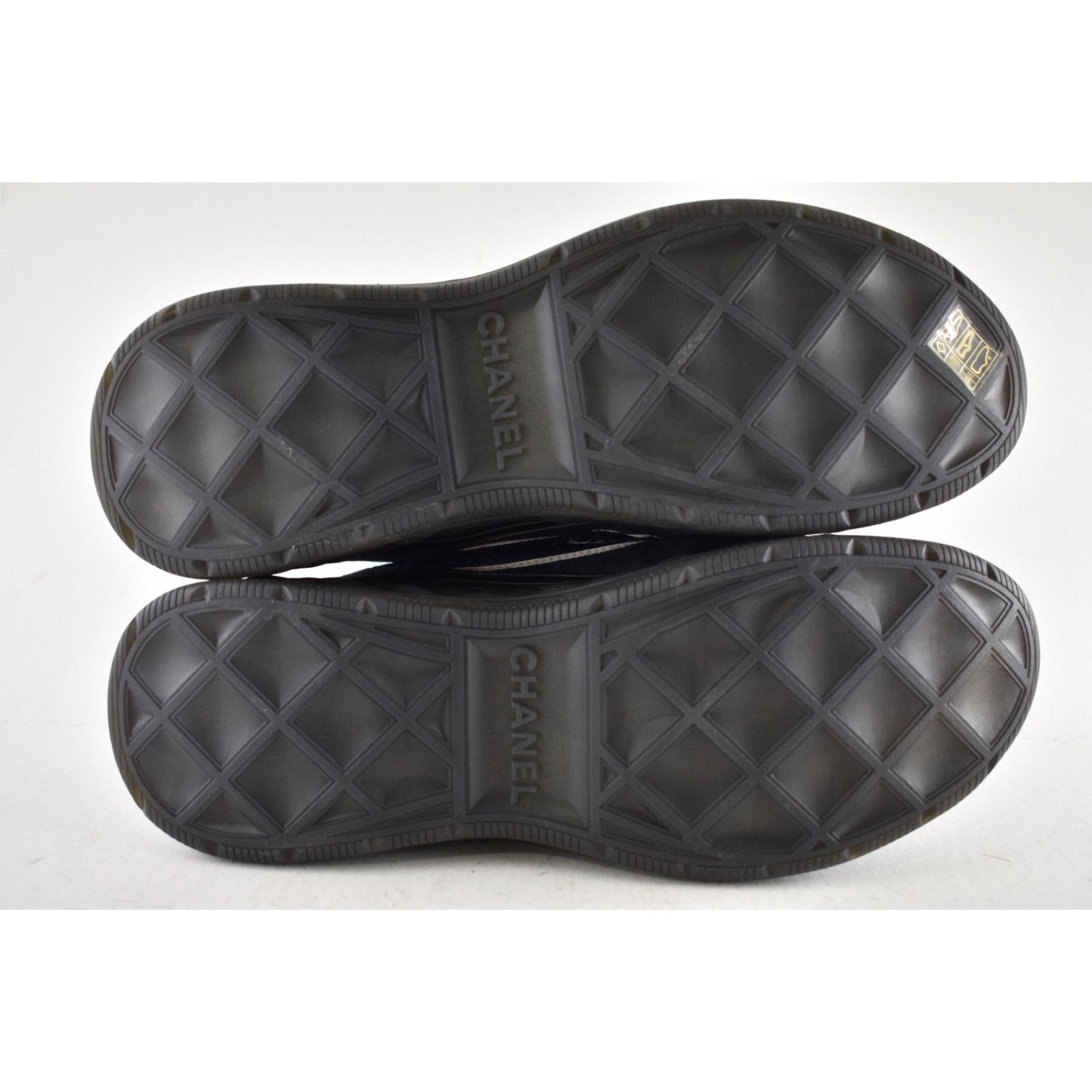 Chanel Chanel 19B Blue Quilted Platform CC Logo High Top Trainer Size US 11 / EU 44 - 12 Thumbnail