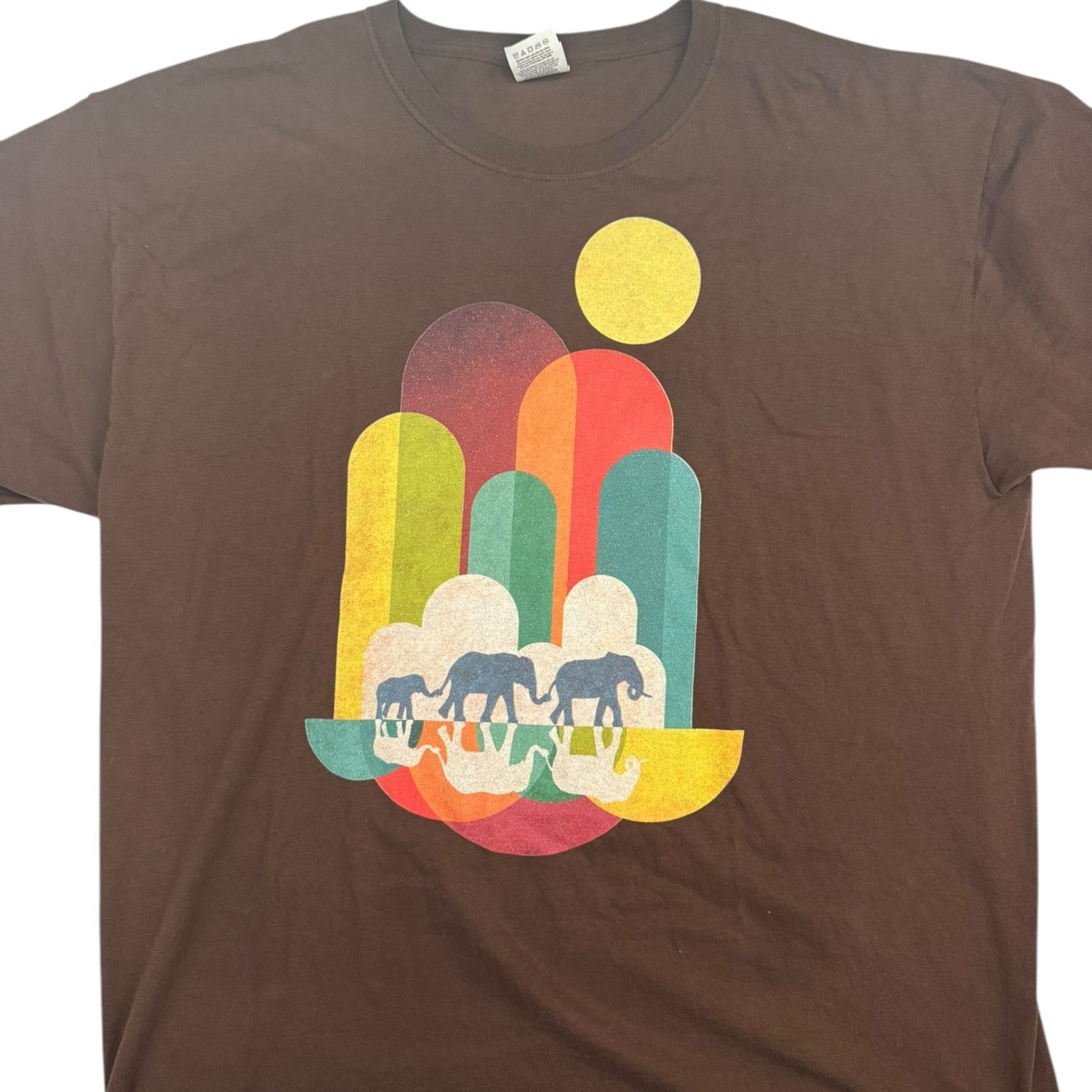 Fruit Of The Loom T Shirt Elephants with Stylized Mountain Sun Earth Tones XL Size US XL / EU 56 / 4 - 1 Thumbnail