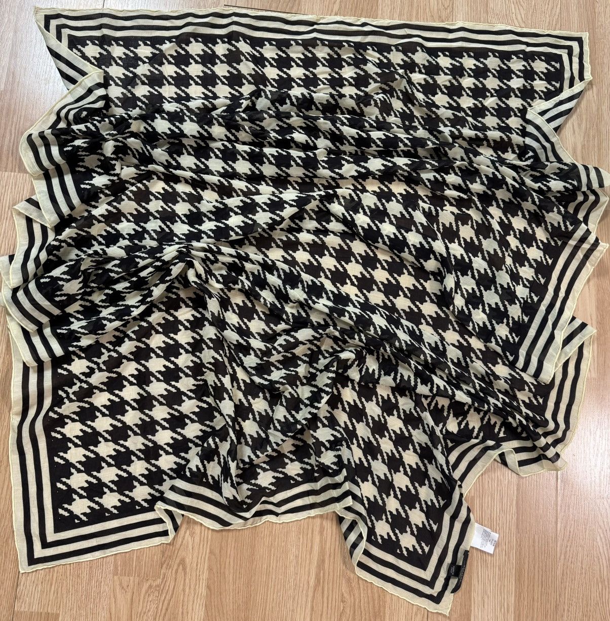 Weekend Max Mara Max Mara the weekend MaxMara big silk scarf monogram Size ONE SIZE - 9 Thumbnail