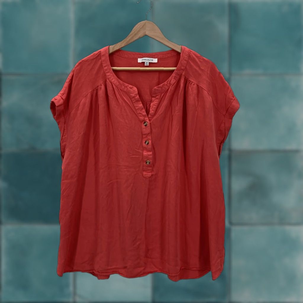 Vintage ROSE + OLIVE Shirt Womens 2X Red Henley Short Sleeve Rayon Flowy Tunic Blouse Size XXL / US 16-18 / IT 52-54 - 1 Thumbnail