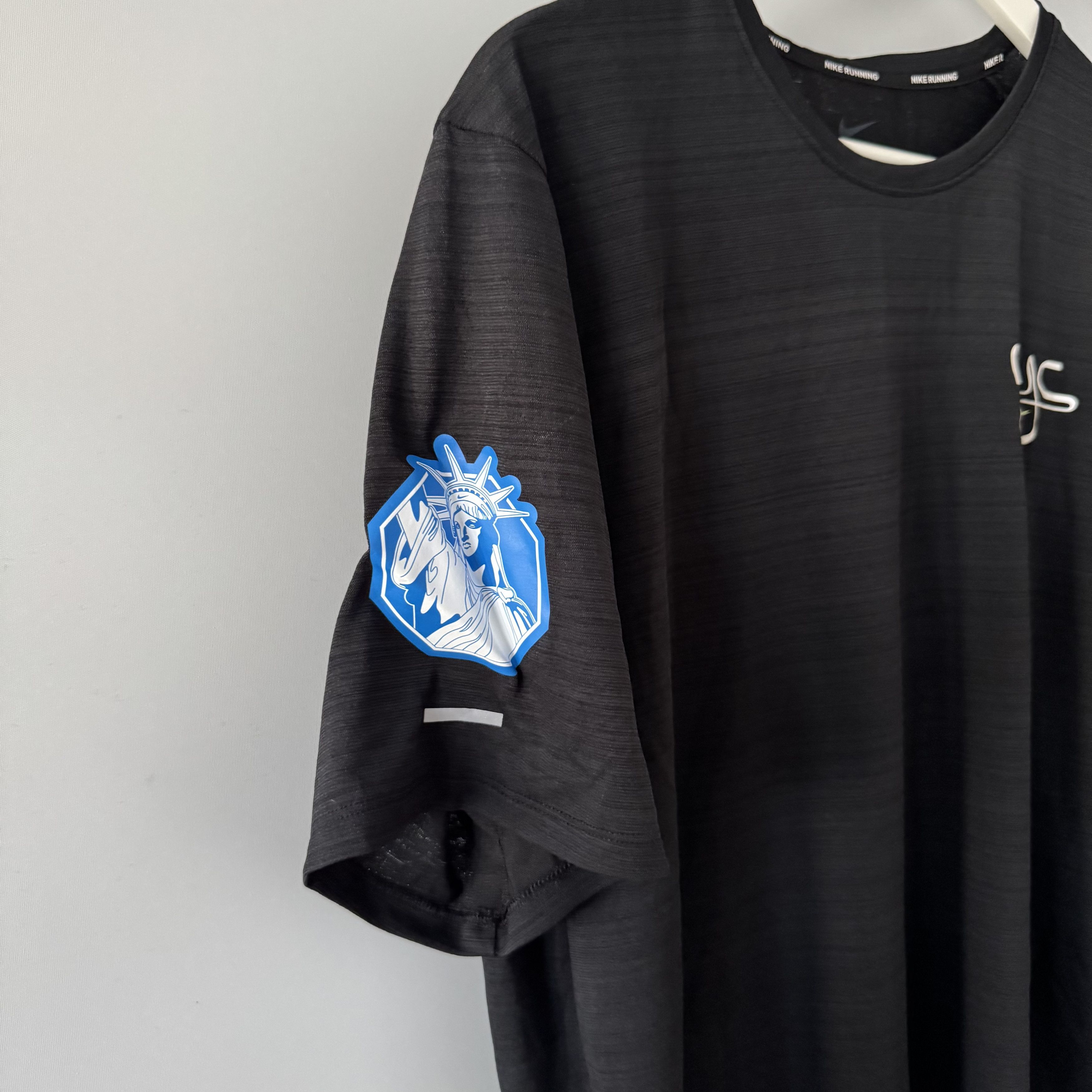 Nike Men's Nike Running Miler NYC 2021 Tee Black Size L Size US L / EU 52-54 / 3 - 5 Thumbnail