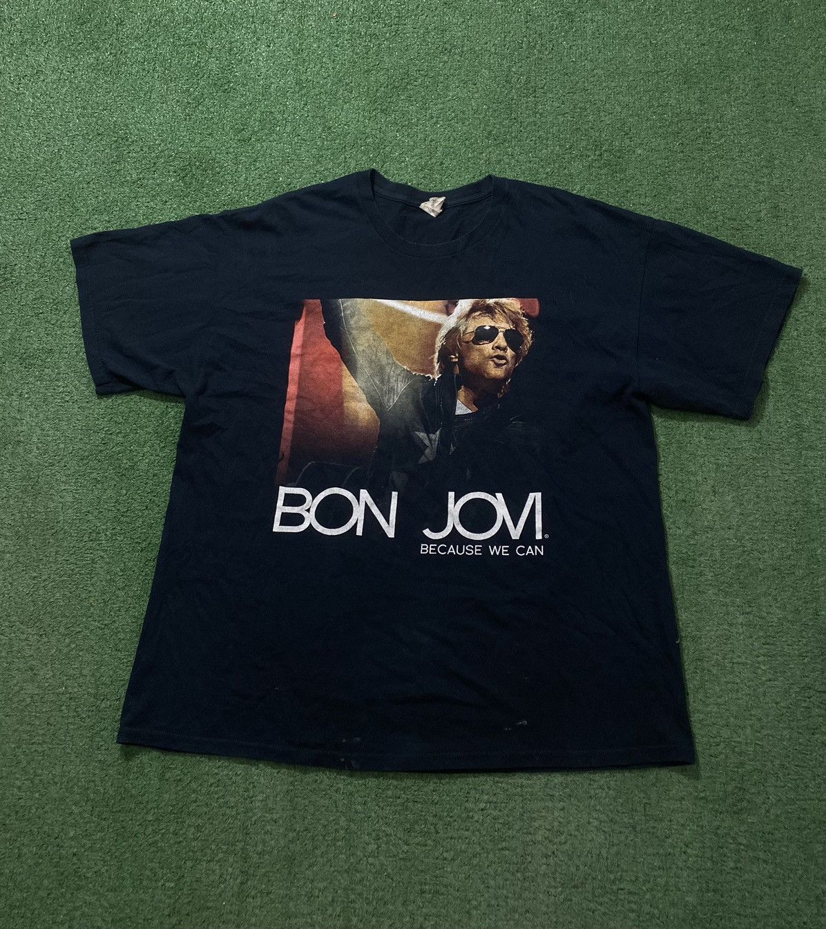Vintage Bon jovi T-shirt world tour 2013 Size US XL / EU 56 / 4 - 1 Thumbnail