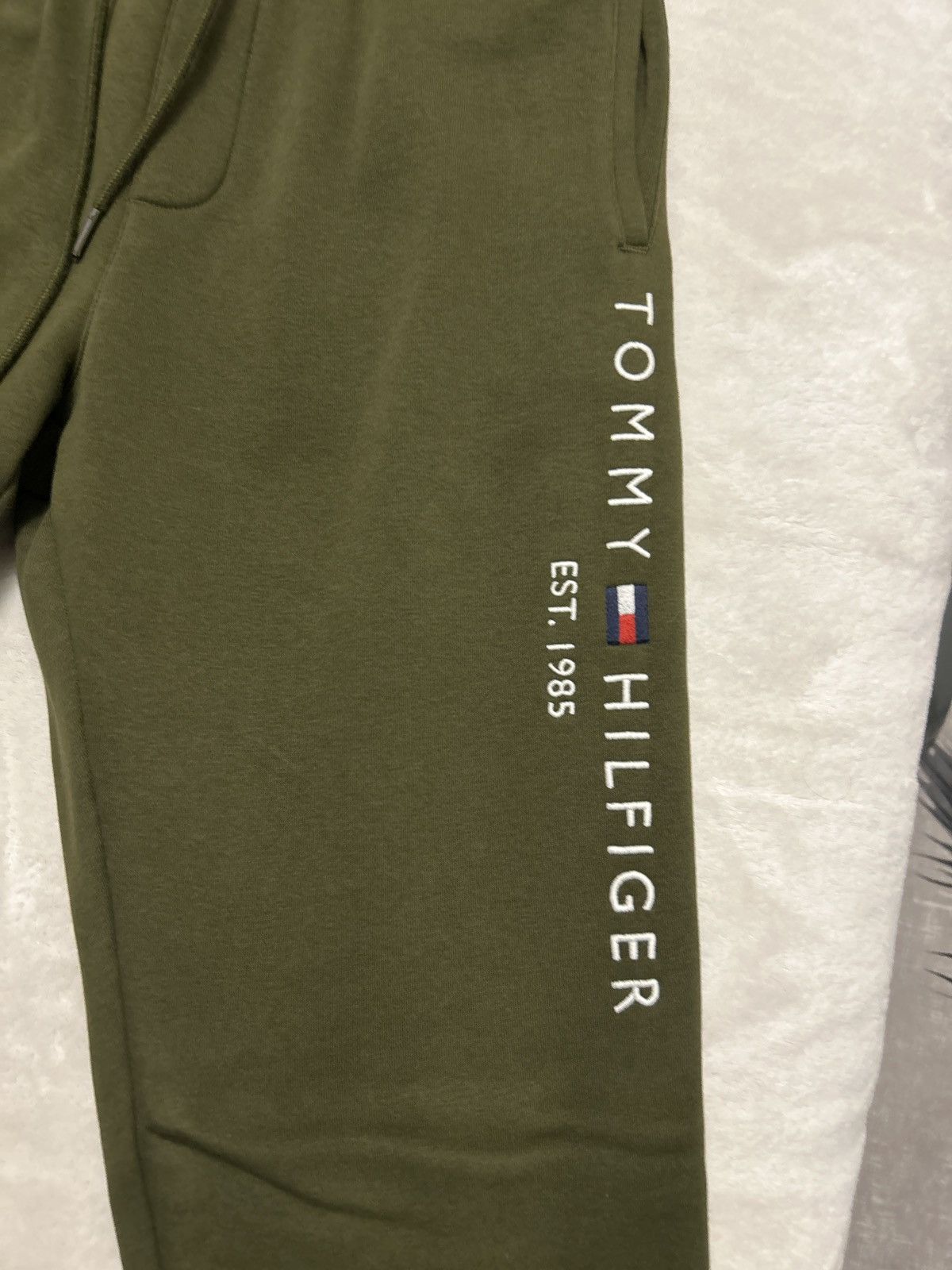 Tommy Hilfiger Tommy Hilfiger sweatpants/joggers Size US 33 - 2 Thumbnail