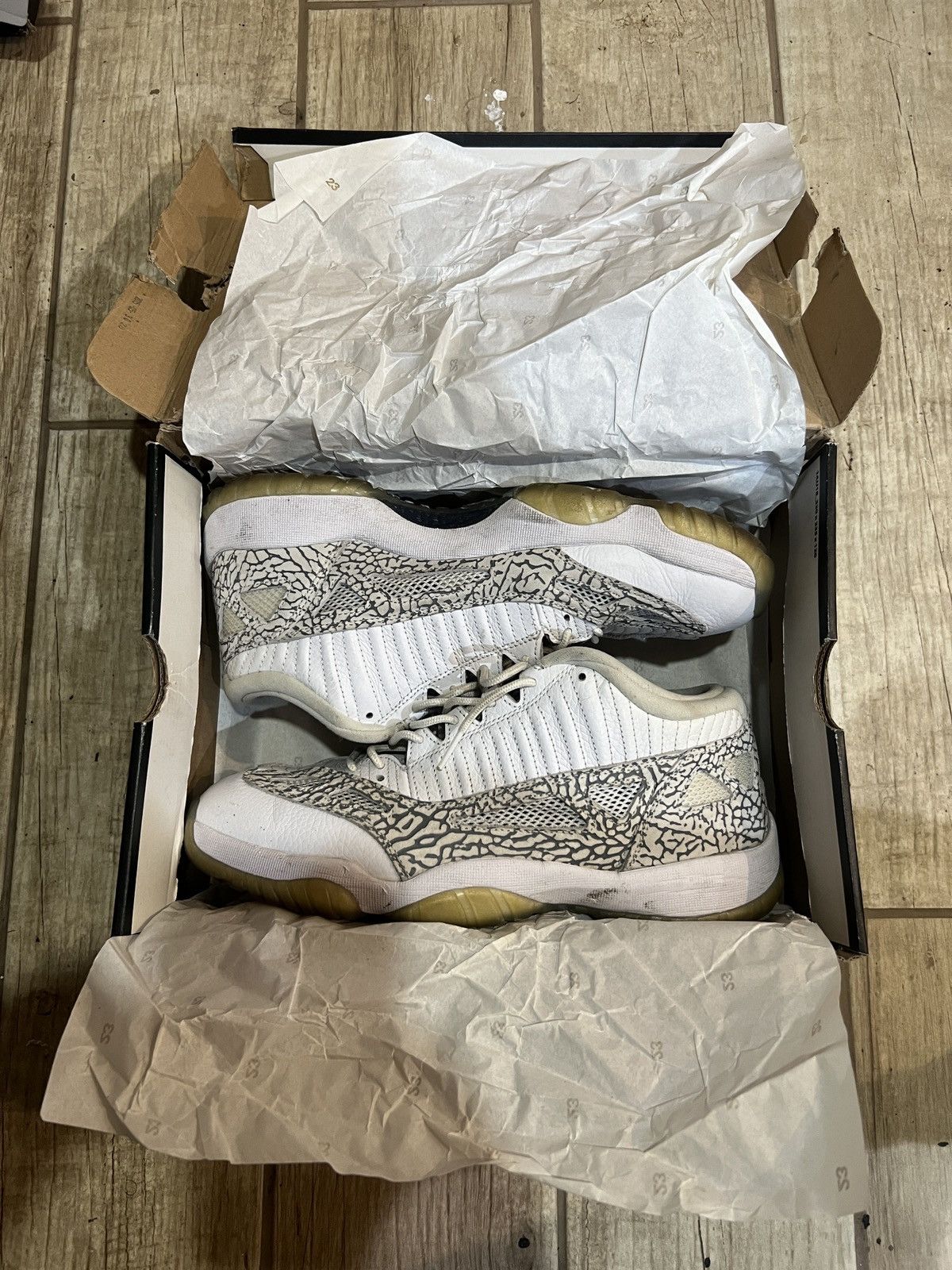 Jordan Brand Jordan Retro 11 Low “Cobalt” Size US 10.5 / EU 43-44 - 2 Thumbnail