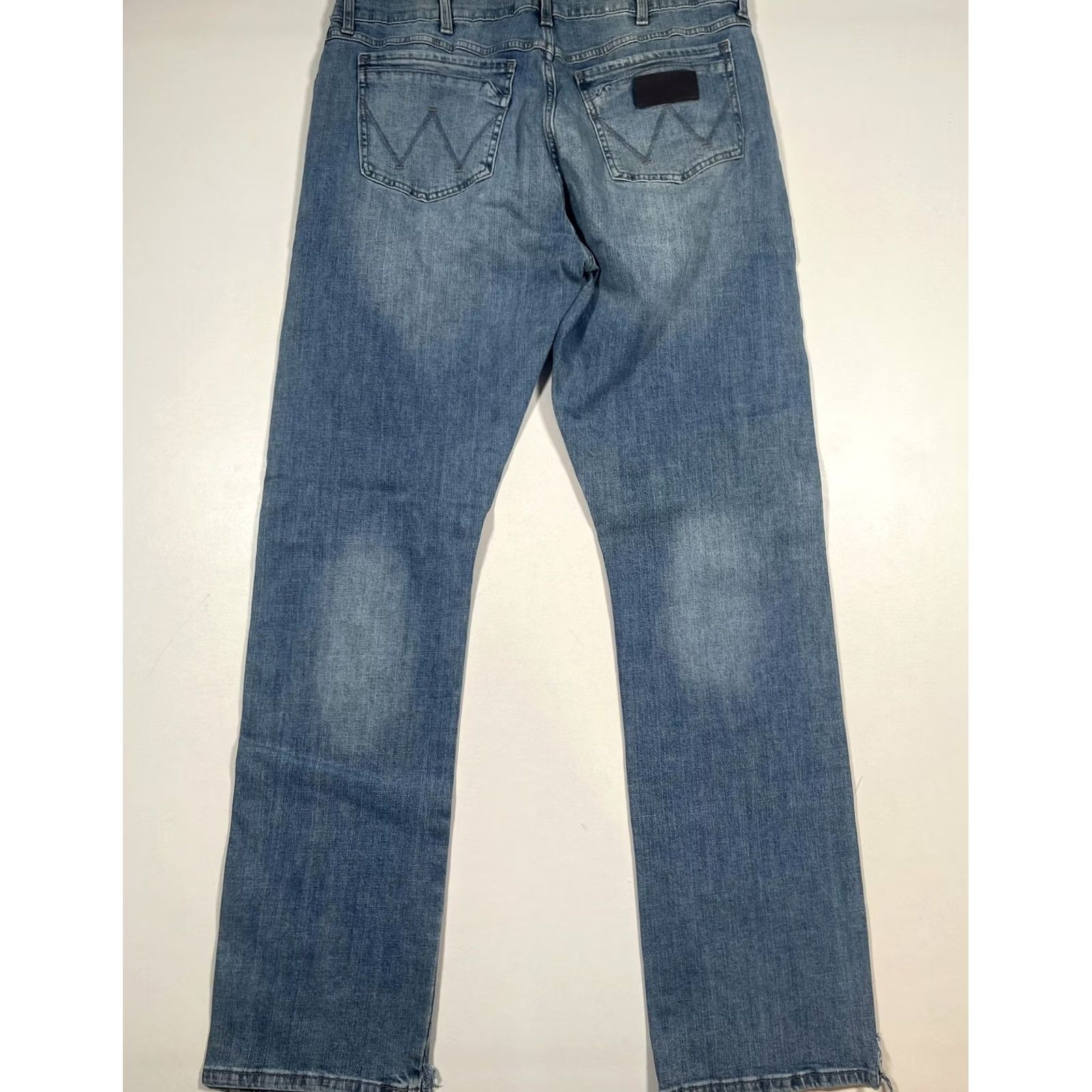 Wrangler Wrangler Jeans Mens 38x36 Blue Relaxed Straight Denim Distressed Med Wash Size US 38 / EU 54 - 2 Thumbnail