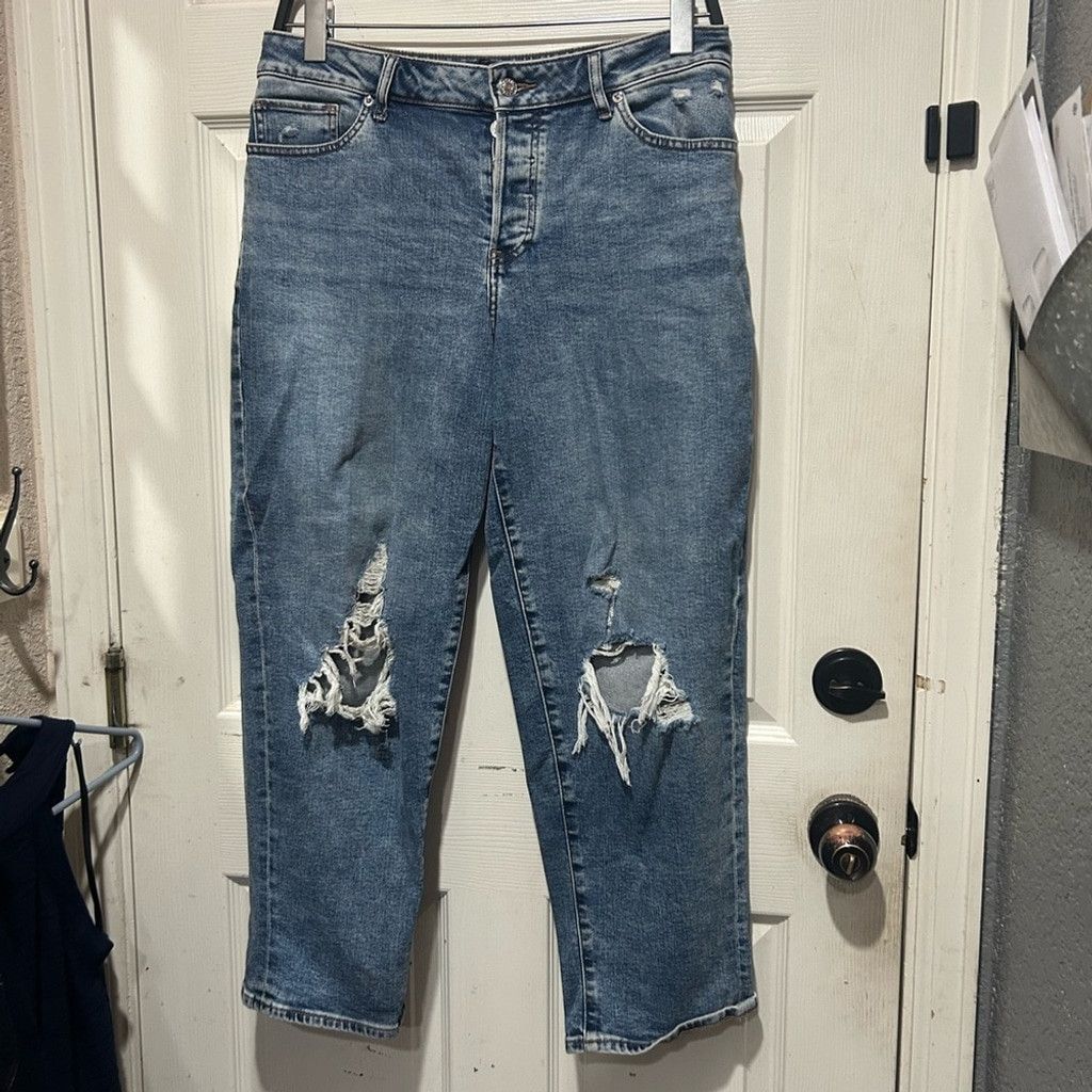 Express Express blue boyfriend jeans w distressed details. Size: 10 Size 32" / US 10 / IT 46 - 2 Thumbnail