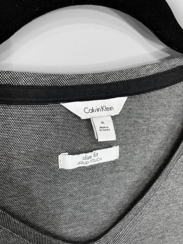 Calvin Klein Calvin Klein Liquid Touch Long Sleeve V-Neck Shirt - XL Size XL / US 12-14 / IT 48-50 - 3 Thumbnail