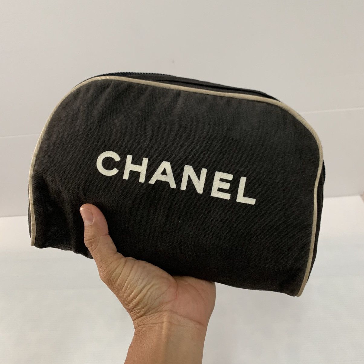 Vintage Chanel Vintage Clutch Makeup Bag Size ONE SIZE - 1 Thumbnail