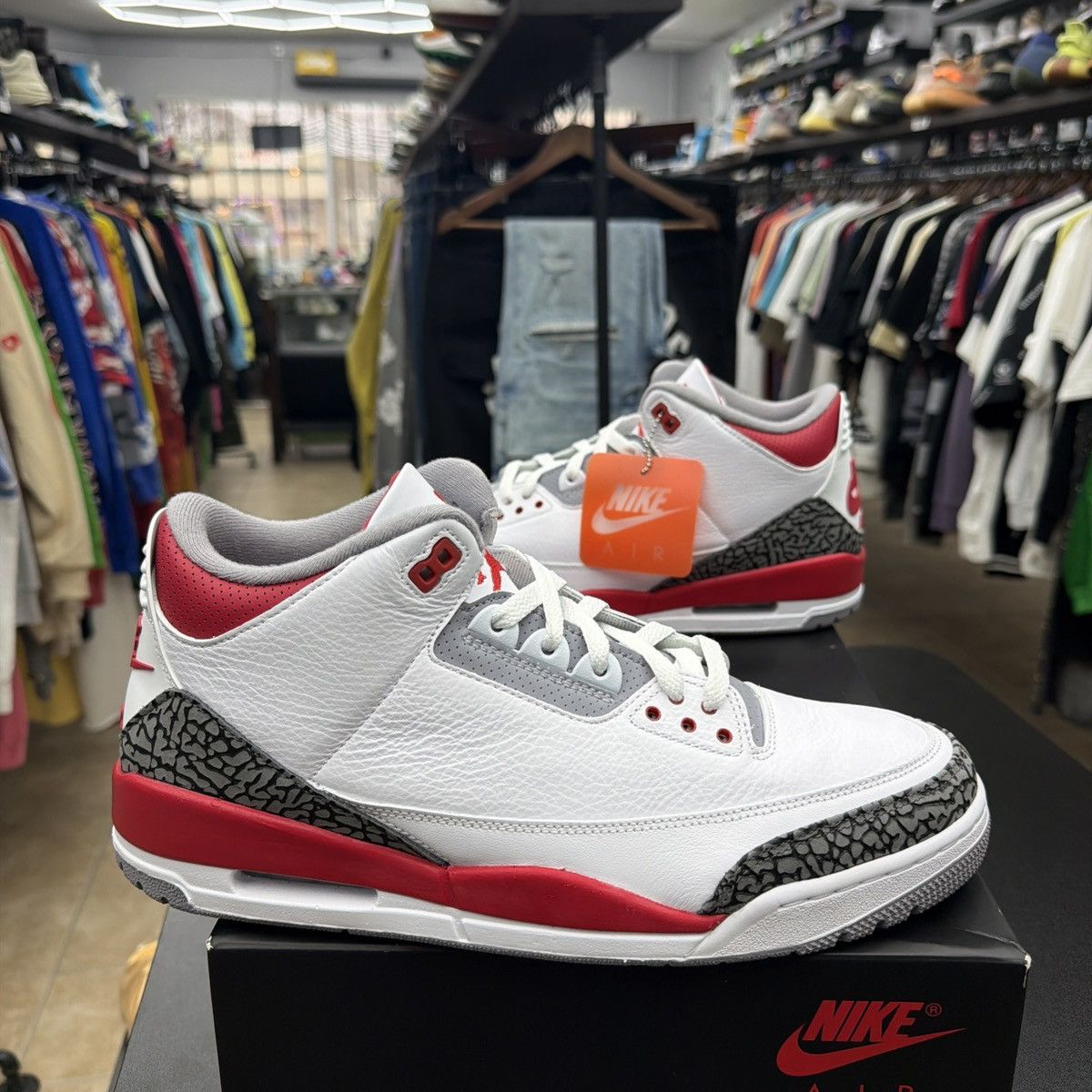 Jordan Brand Jordan Air Jordan 3 Retro White Fire Red-Black Men's Size 13 Size US 13 / EU 46 - 2 Thumbnail