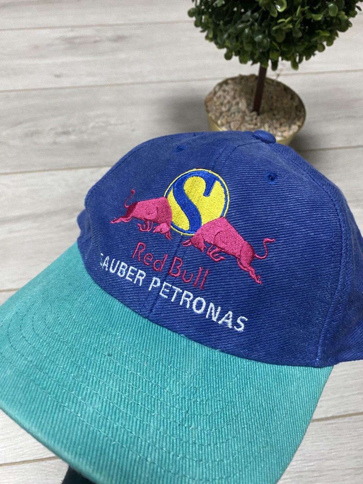 Red Bull Red Bull S Petronas Malaysia sauber vintage rare cap Size ONE SIZE - 2 Thumbnail
