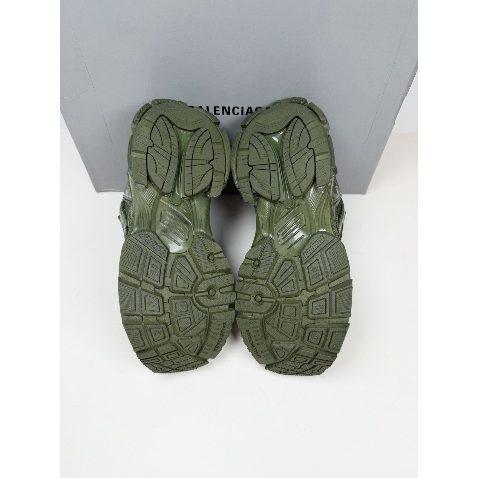 Balenciaga Size 39EU/6US - Balenciaga Runner Olive Green Size US 6 / EU 39 - 6 Thumbnail