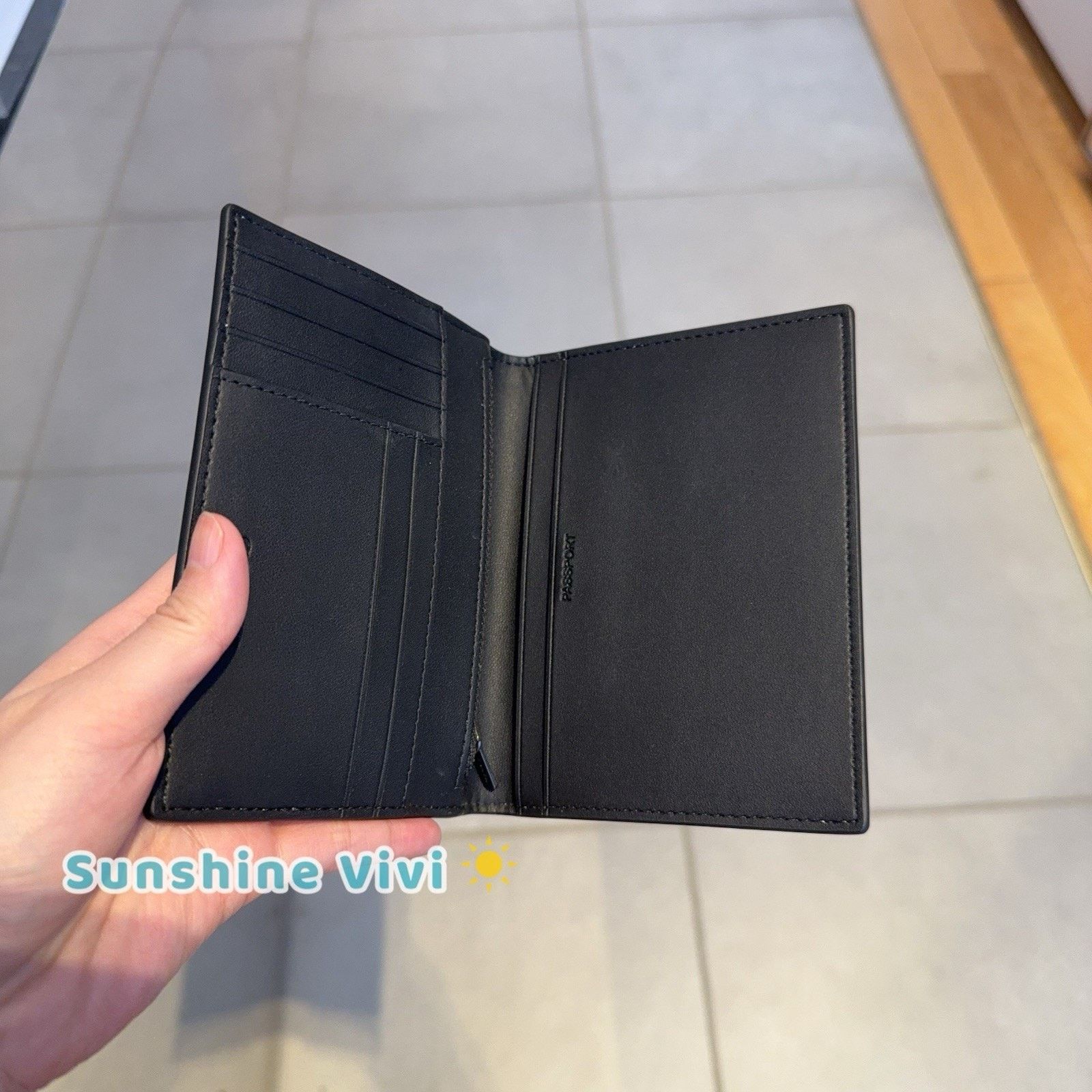 Coach NWT Coach Signature Passport Card Case CW170 Chalk/Black Size ONE SIZE - 4 Thumbnail