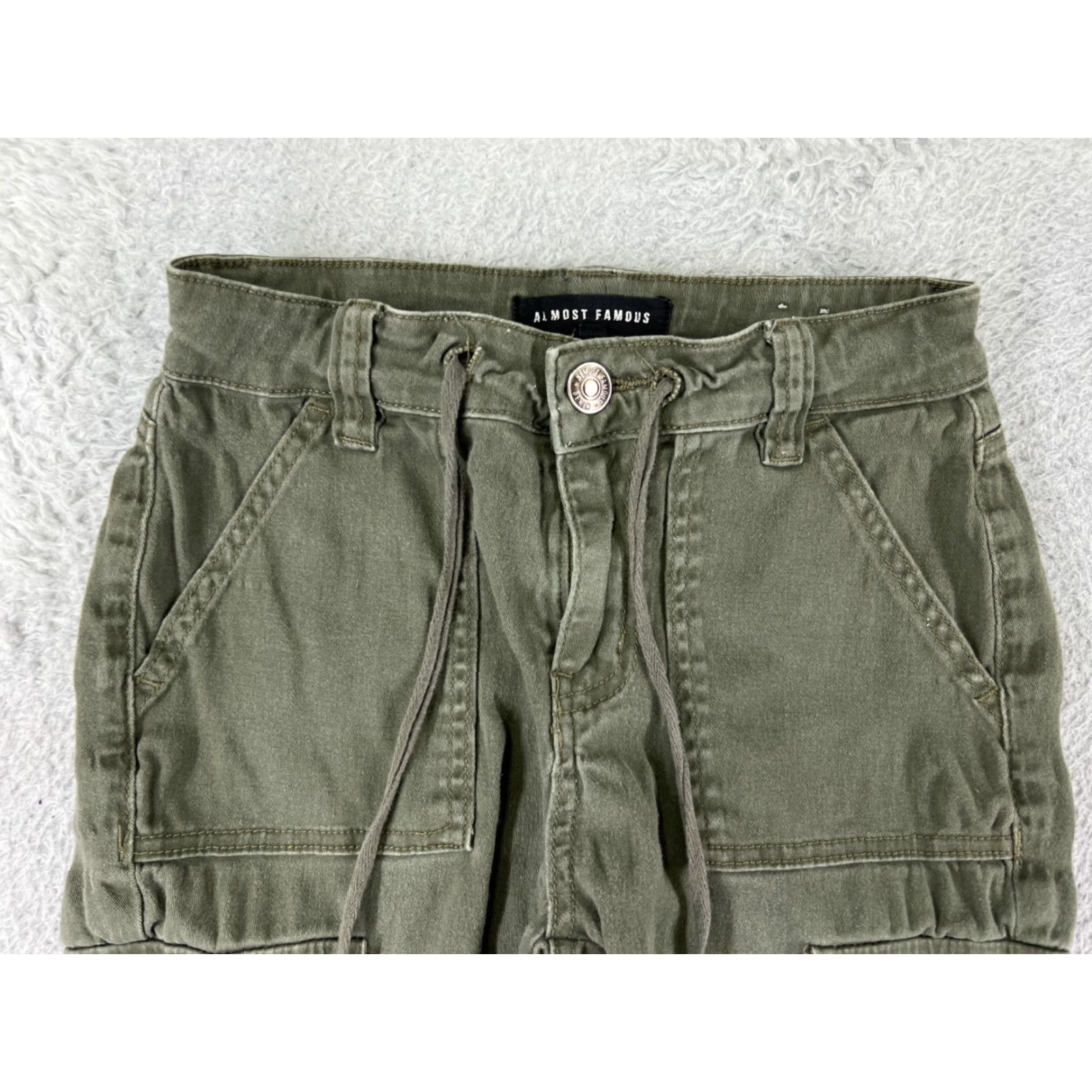 Almost Famous Almost Famous Green Army Cargo Pants Women's 3 Regular Tapered Ankle Zip Cotton Blend 25in Inseam Size 26" / US 2 / IT 38 - 7 Thumbnail