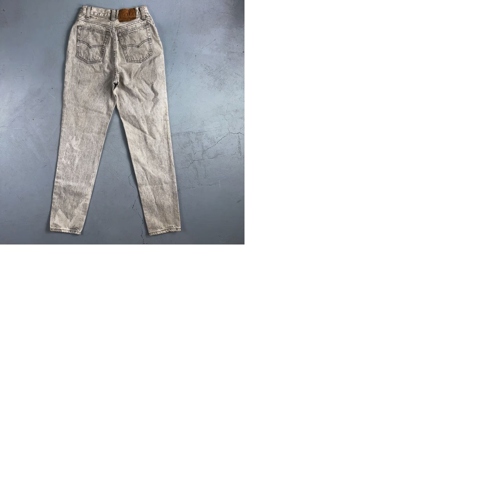 Levi's VINTAGE Levis 501 Jeans Women's Gray Acid Wash 22x29 Button Fly 5 100% Cotton USA Size 27" / US 4 / IT 40 - 11 Thumbnail