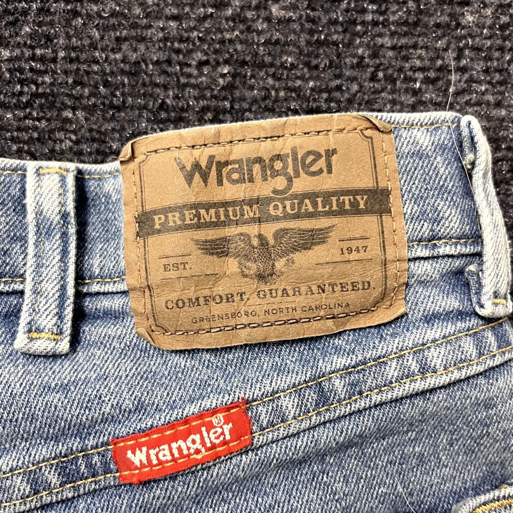 Wrangler Wrangler Denim Shorts Mens 36 Light Wash Relaxed Fit Bermuda Casual Stretch Denim Shorts Bermuda Light Wash Men 36 Wrangler Stretch Casual Mens Cars? Size US 36 / EU 52 - 6 Thumbnail