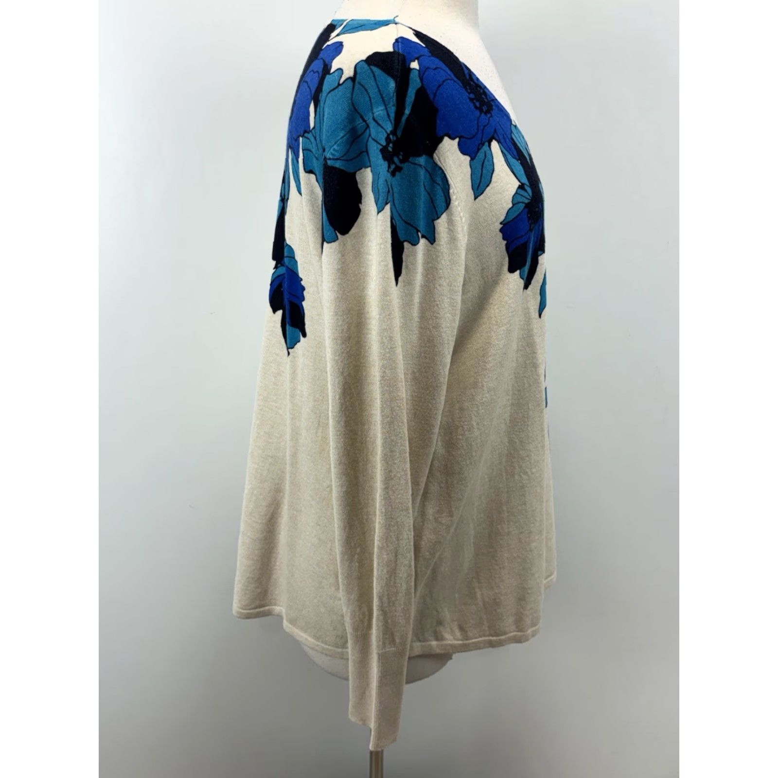 Vintage Chicos Floral Knit Sweater Tunic Women’s XL Ivory Blue V-Neck Lightweight Knit Style Tight-Knit Size XL / US 12-14 / IT 48-50 - 4 Thumbnail