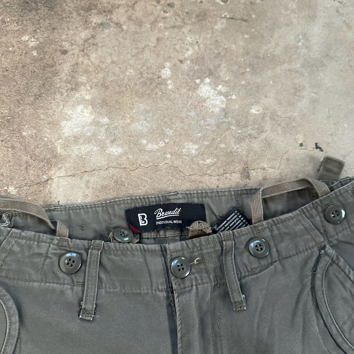 Japanese Brand Brandit black cargo multipocket pants Size US 29 - 7 Thumbnail