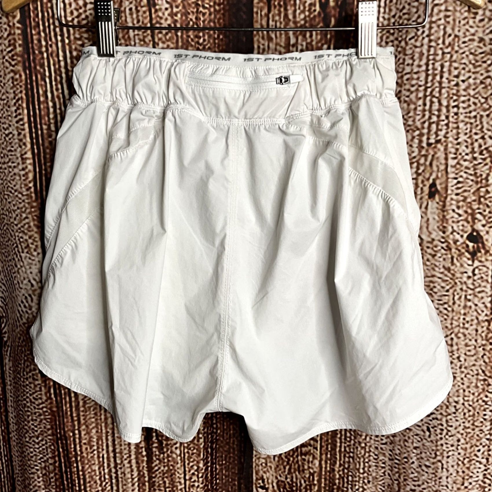 Vintage 1st Phorm Women’s High Rise Running Shorts White Small S Regular Athleti​c Breathable Elastic Waist Pockets Cross Training Gym Running Size 28" / US 6 / IT 42 - 5 Thumbnail