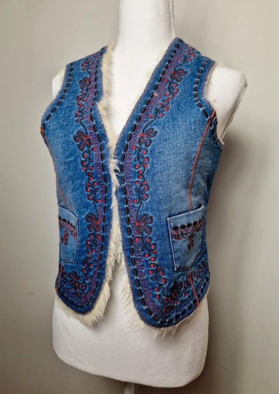 Vintage y2k faux fur folk vest