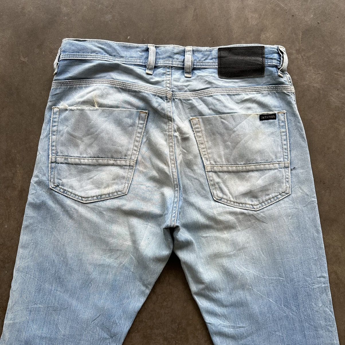 Japanese Brand Vintage Back Numbers Lightwash Faded Distressed Denim Jean Size US 32 / EU 48 - 11 Thumbnail