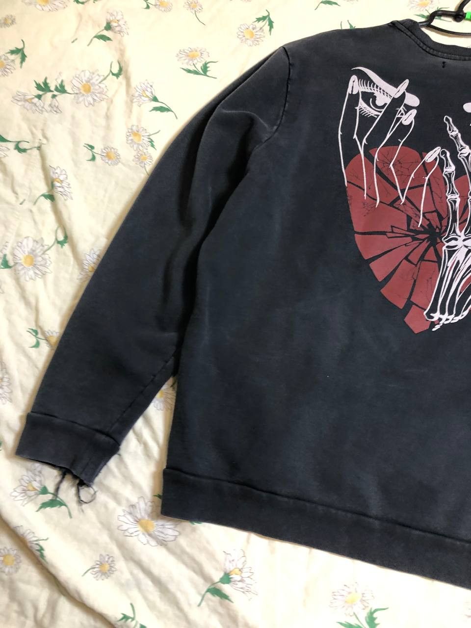 Allsaints allsaints Sweater with Heart Patch print faded sweatshirt Size M / US 6-8 / IT 42-44 - 16 Thumbnail
