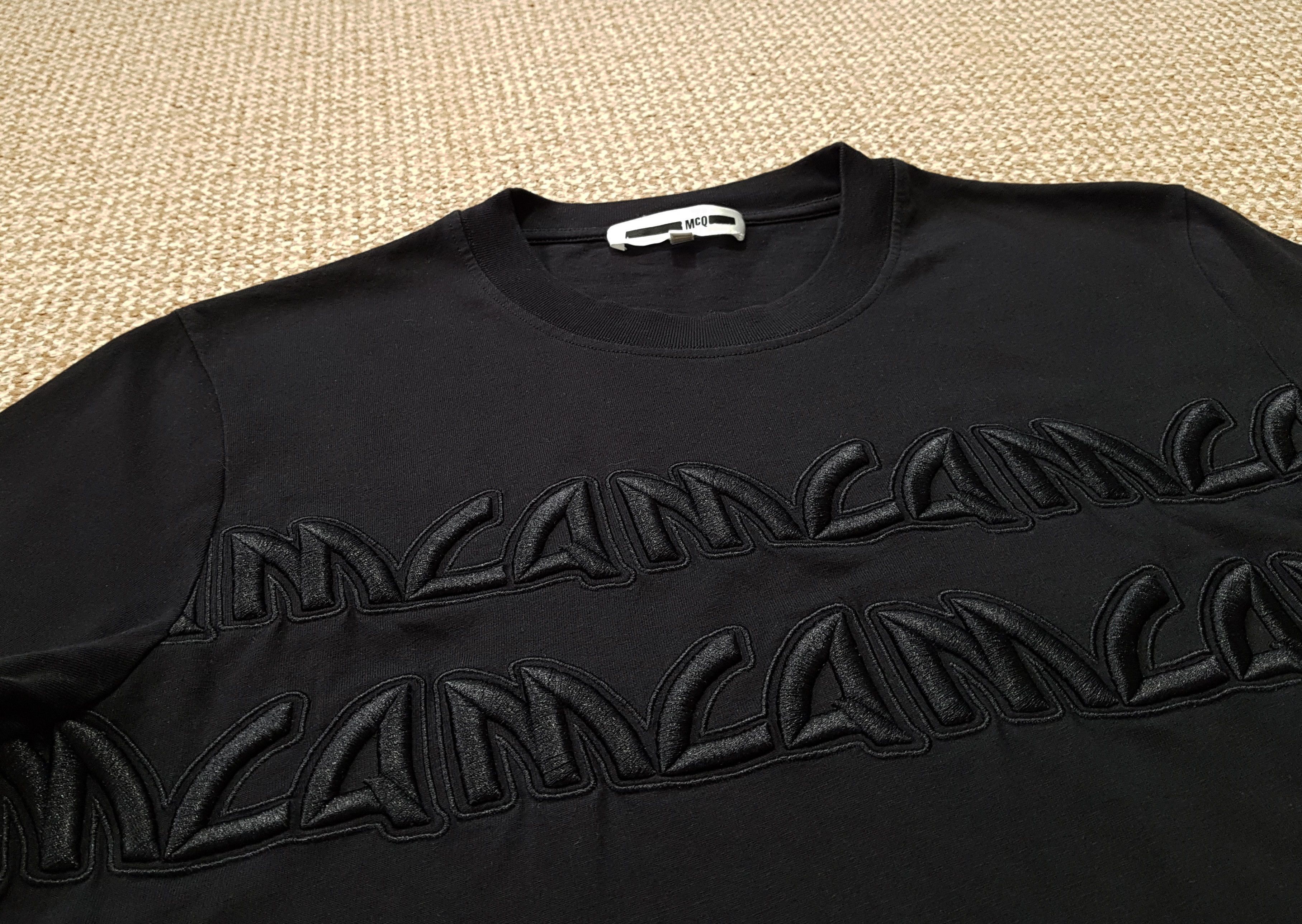Alexander McQueen McQ Alexander McQueen Embroidered Short Sleeve T Shirt sz L Size US L / EU 52-54 / 3 - 3 Thumbnail