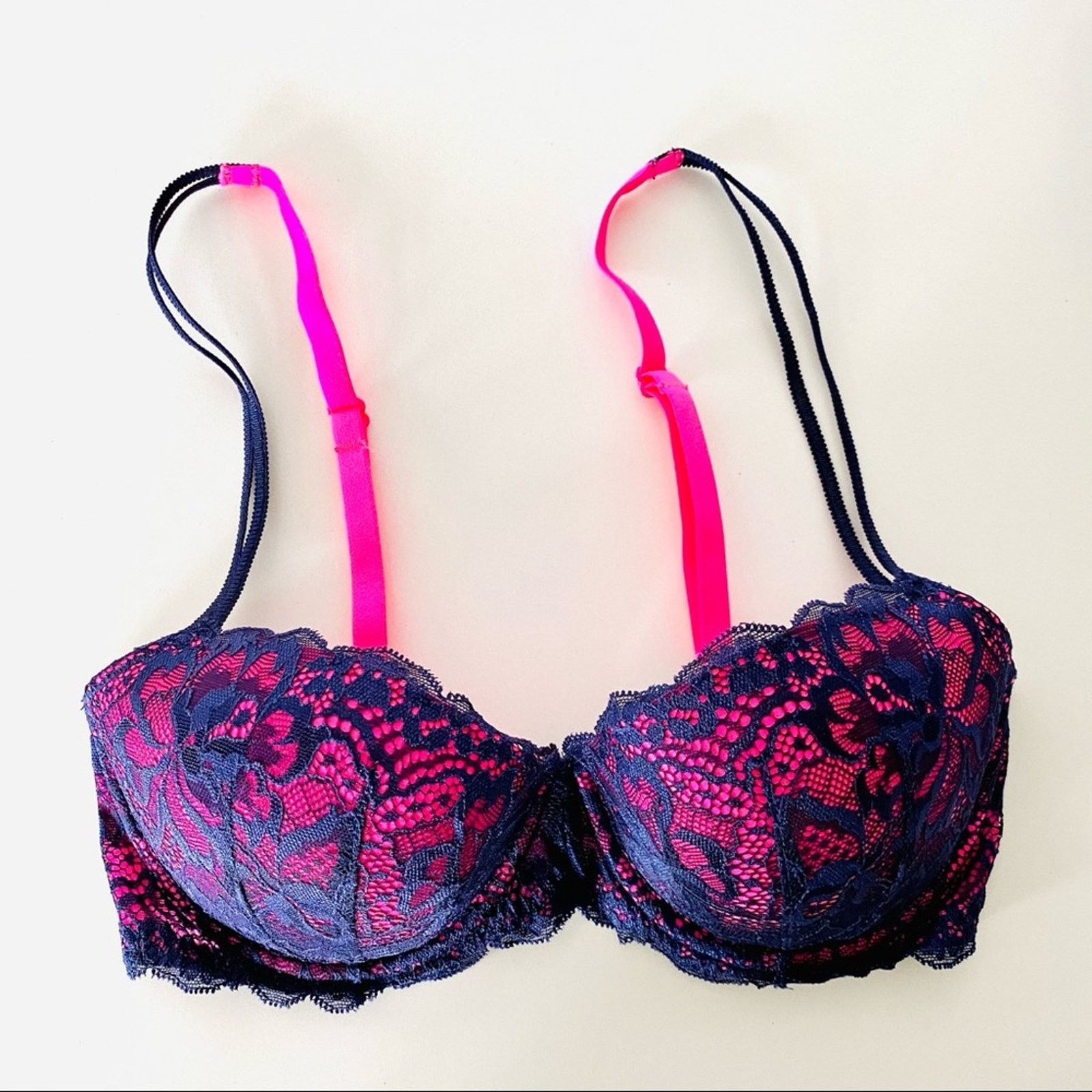 NEW VS VICTORIAS SECRET Hot Pink Navy Blue Lace Bra 32D