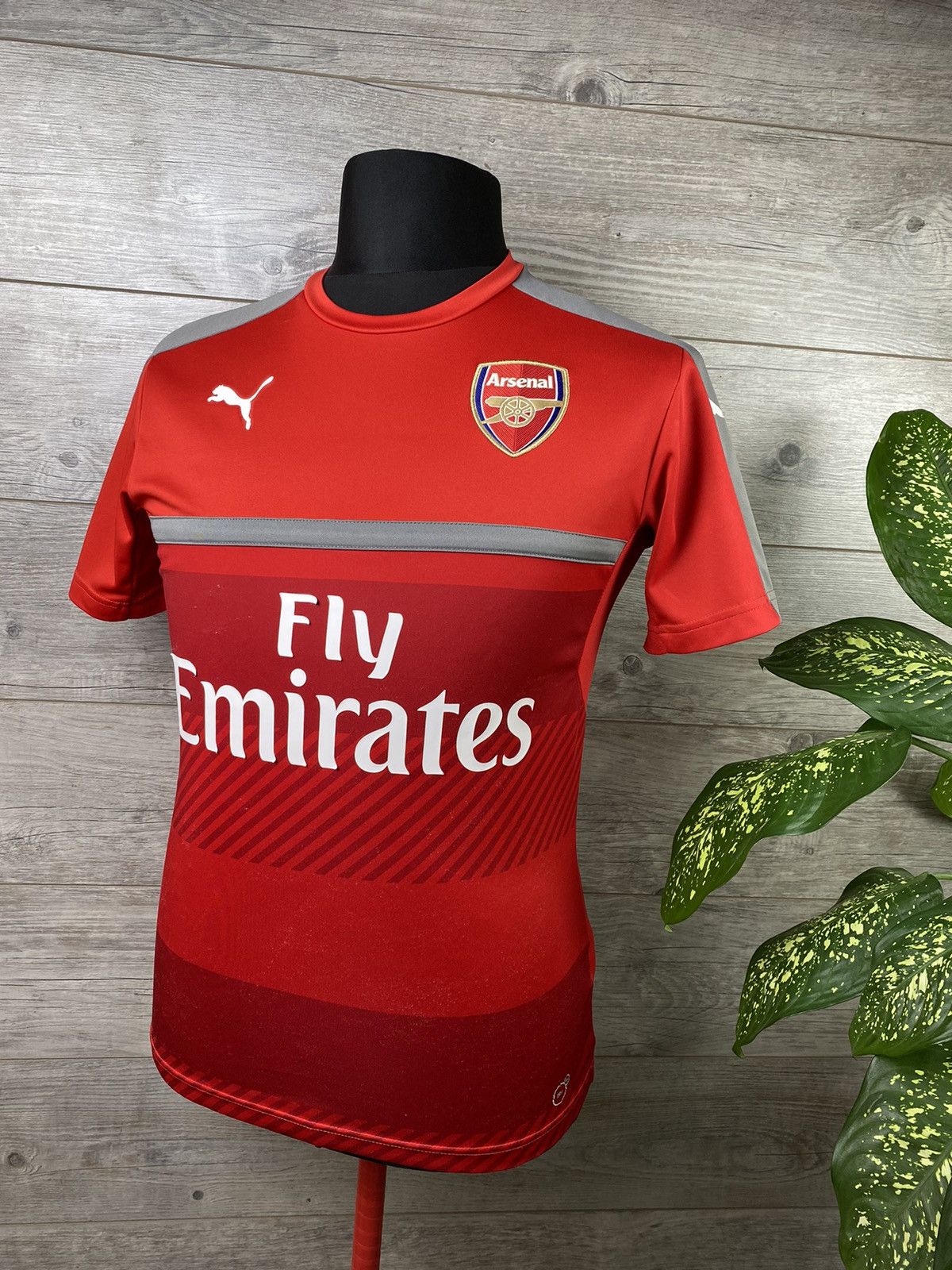 Arsenal Puma 2016 2017 football jersey Size M