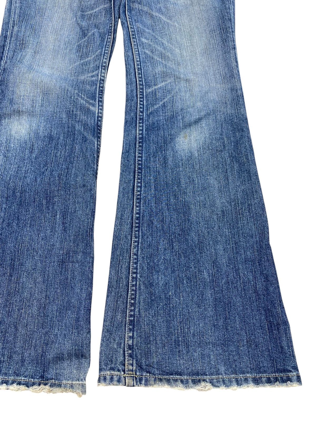Levi's Levi’s Whiskers Faded Wash Style Flare Jeans Size US 30 / EU 46 - 7 Thumbnail