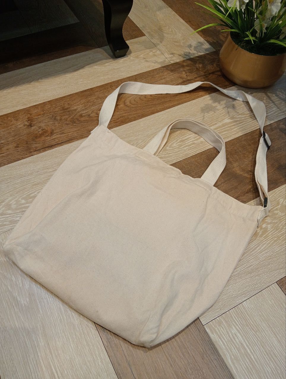 Issey Miyake NE-NET ISSEY MIYAKE SLING BAG - CREAM Size ONE SIZE - 5 Thumbnail