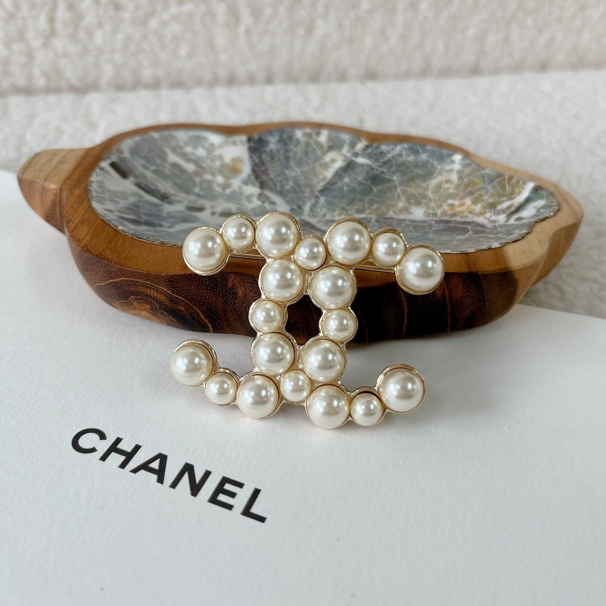 Chanel Chanel Pearl Double C Brooch 7572 Size ONE SIZE - 1 Thumbnail