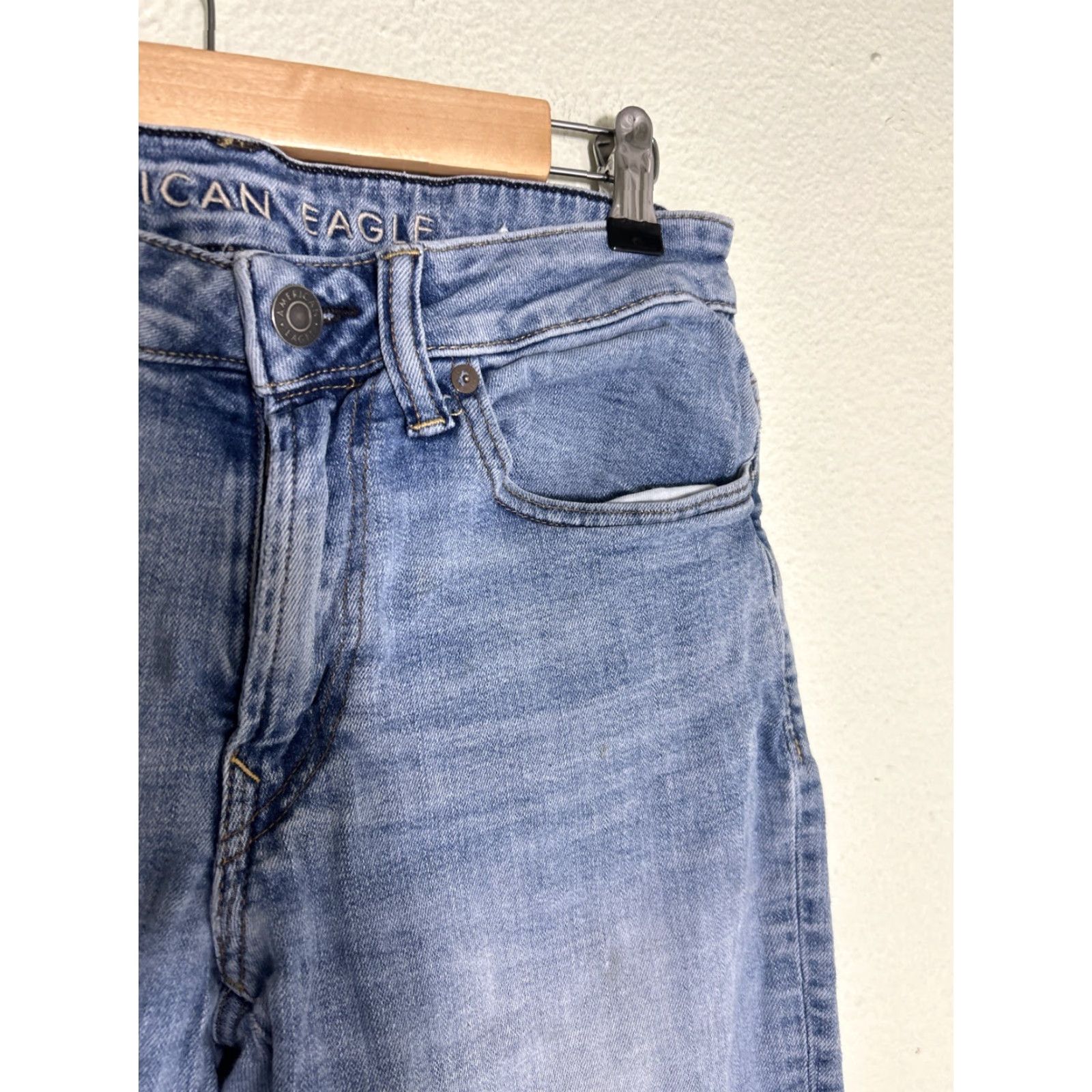 American Eagle Outfitters American Eagle Outfitters Airflex Jeans Light Wash Slim Jeans 29x32 Men Blue 90s Slimming Light Wash Jeans Size US 29 - 5 Thumbnail