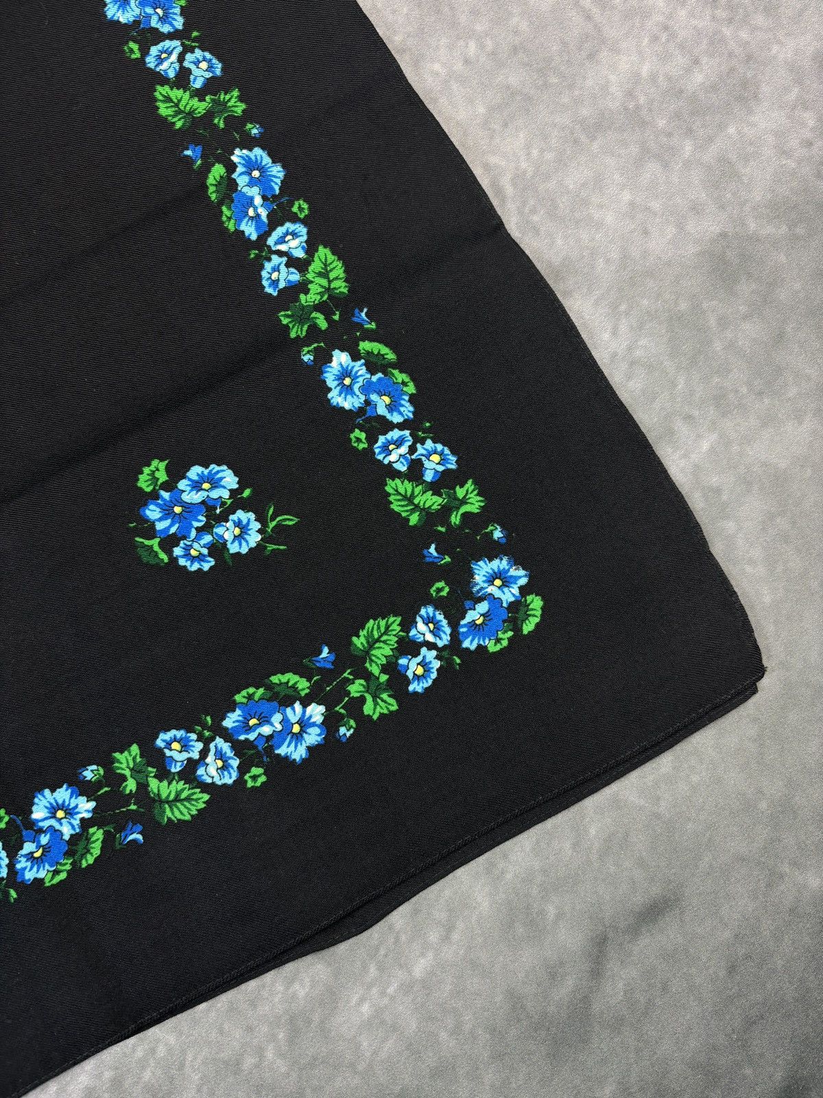 Vintage Vintage Hand Printed Wool Scarf 1960s 1970s Cashmere Scarf Size ONE SIZE - 8 Thumbnail