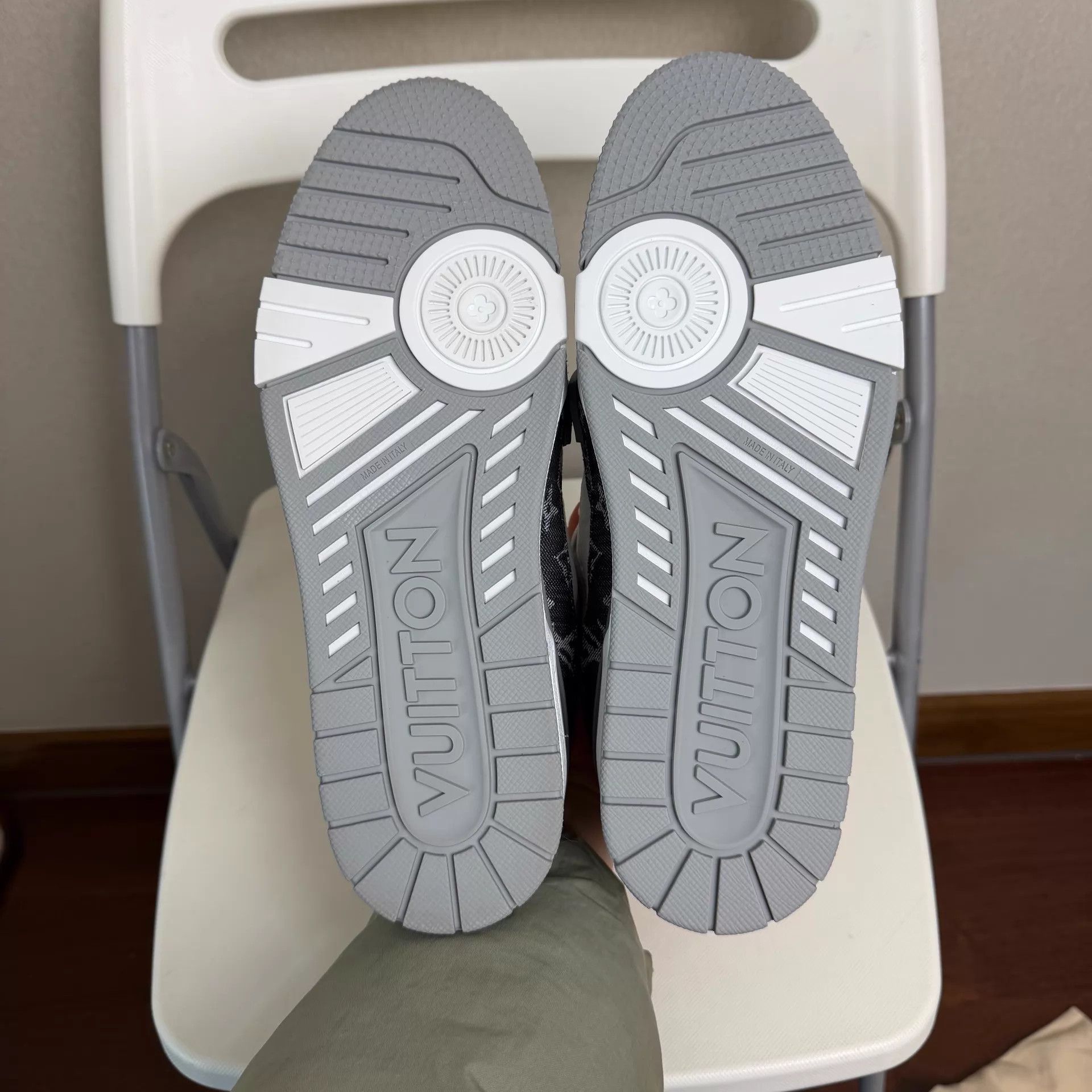 Louis Vuitton LOUIS VUITTON Trainer Low-Top Unisex White-Gray 42.5 Size US 9.5 / EU 42-43 - 5 Thumbnail
