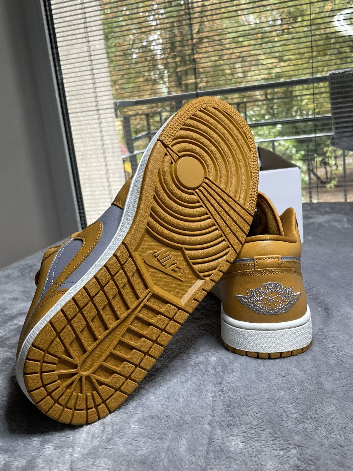 Nike Air Jordan 1 Low Size US 10 / EU 43 - 4 Thumbnail