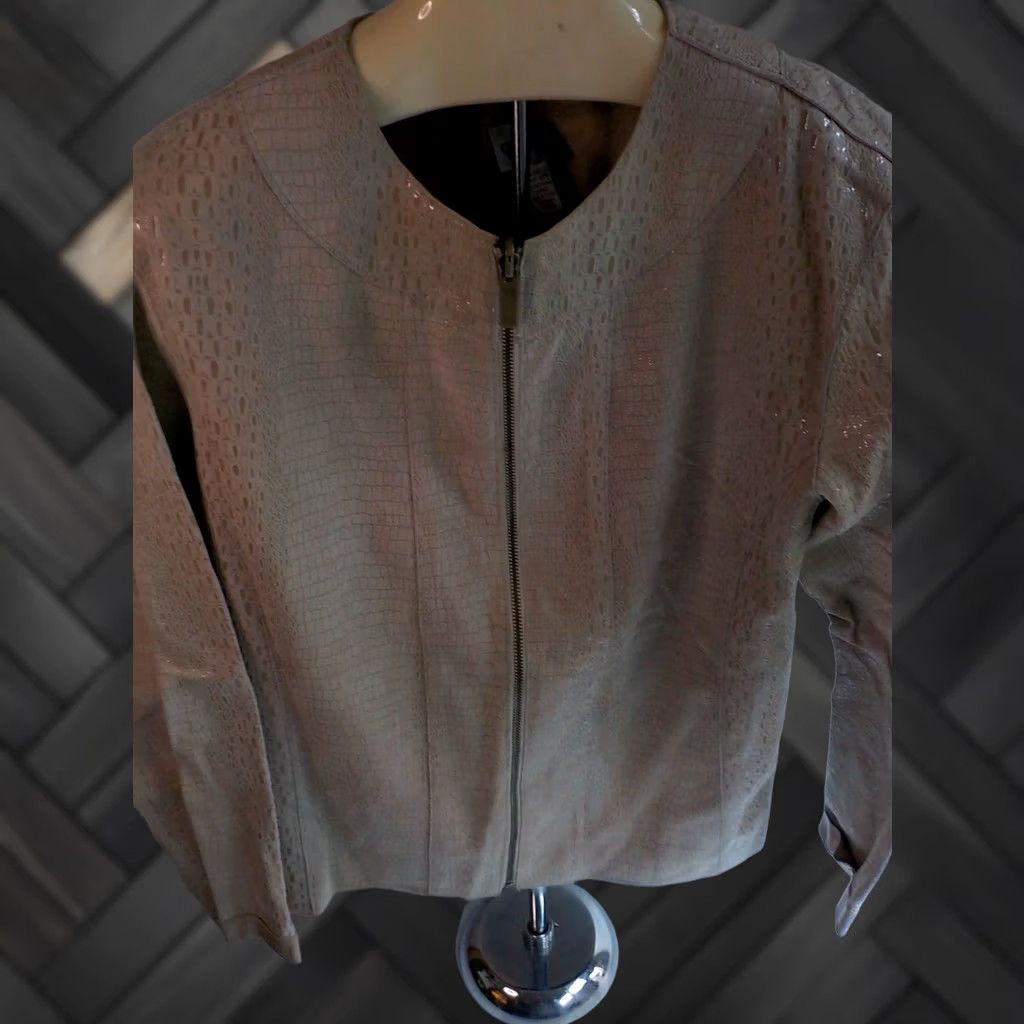 Vintage Chico's Full Zipper Reversible Leather Jacket-Solid/Animal Print Beige SZ 2 Jacket Womens Leather Reversible Beiges Size XS / US 0-2 / IT 36-38 - 1 Thumbnail