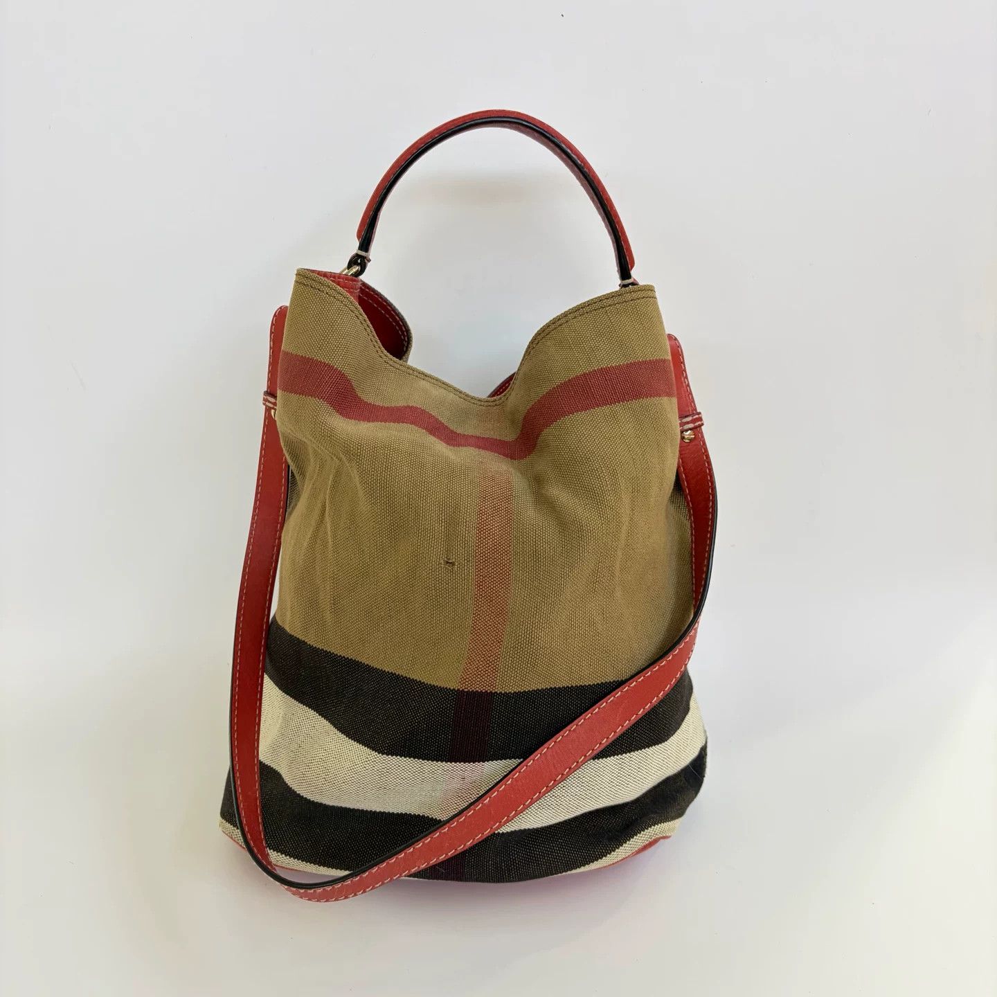 Burberry Pre-loved Bag Very good condition Size ONE SIZE - 1 Thumbnail