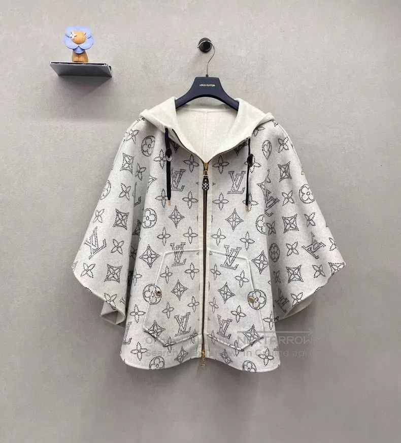 Louis Vuitton Louis Vuitton Hooded reversible Cape Size ONE SIZE - 3 Thumbnail