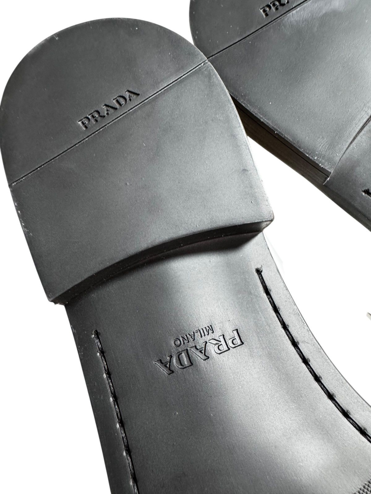 Prada Prada white leather loafers with gold logo, size 41 Size US 11 / IT 41 - 10 Thumbnail