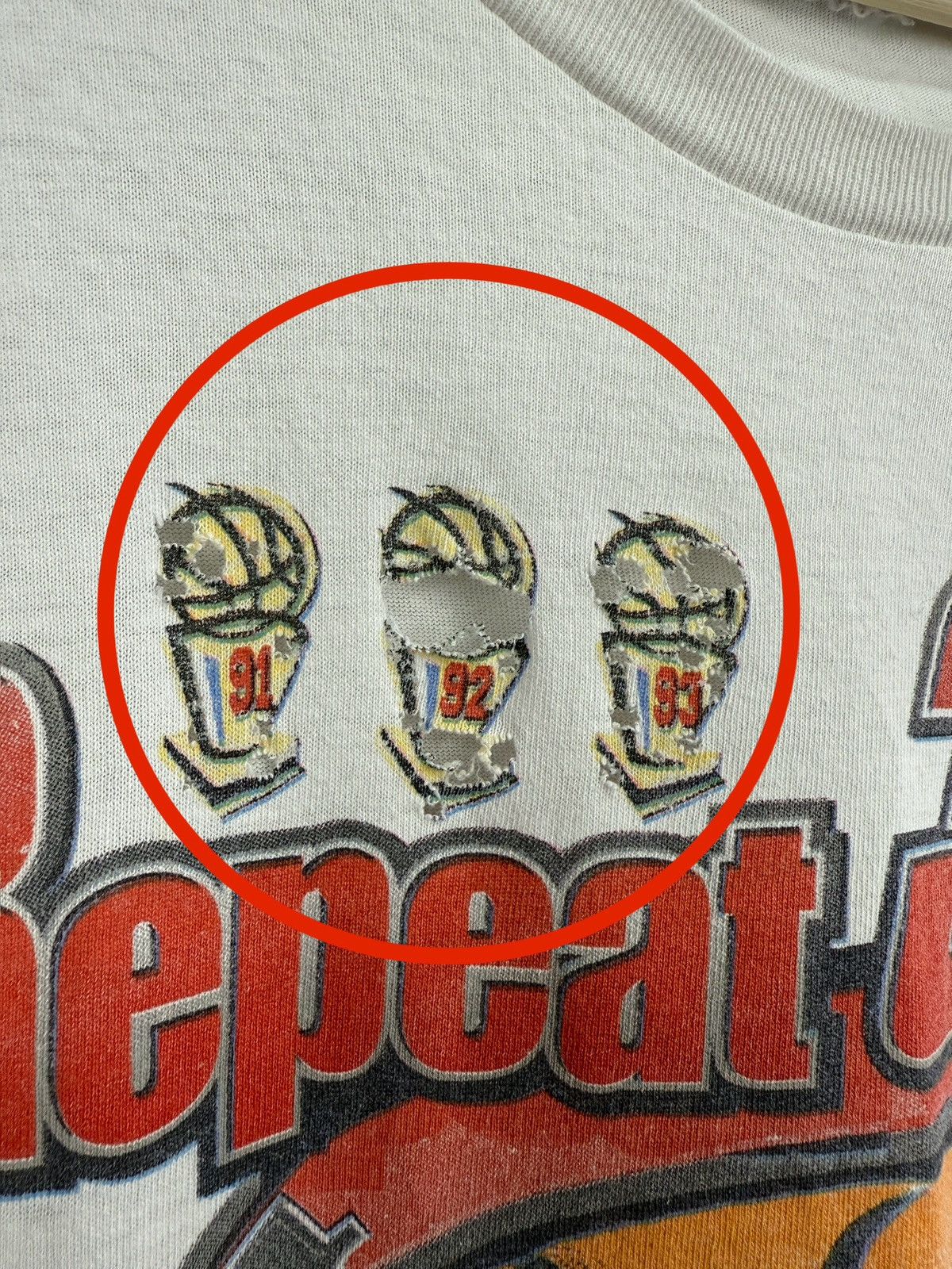 Starter 🇺🇸 Vintage 1998 Chicago Bulls Repeat 3 Peat Starter T-Shir Size US XXL / EU 58 / 5 - 14 Thumbnail