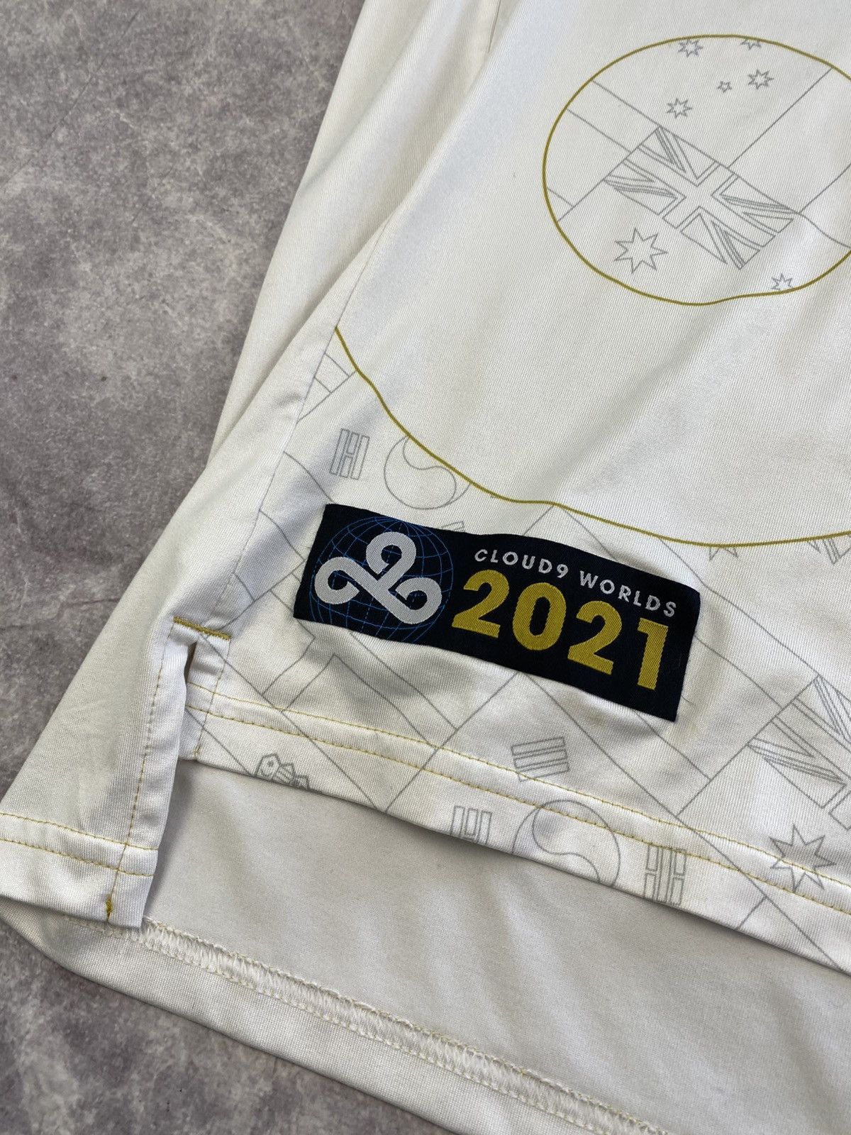 Puma RED BULL PUMA X Cloud9 WORLDS 2021 Jersey RARE men size: M Size US M / EU 48-50 / 2 - 4 Thumbnail